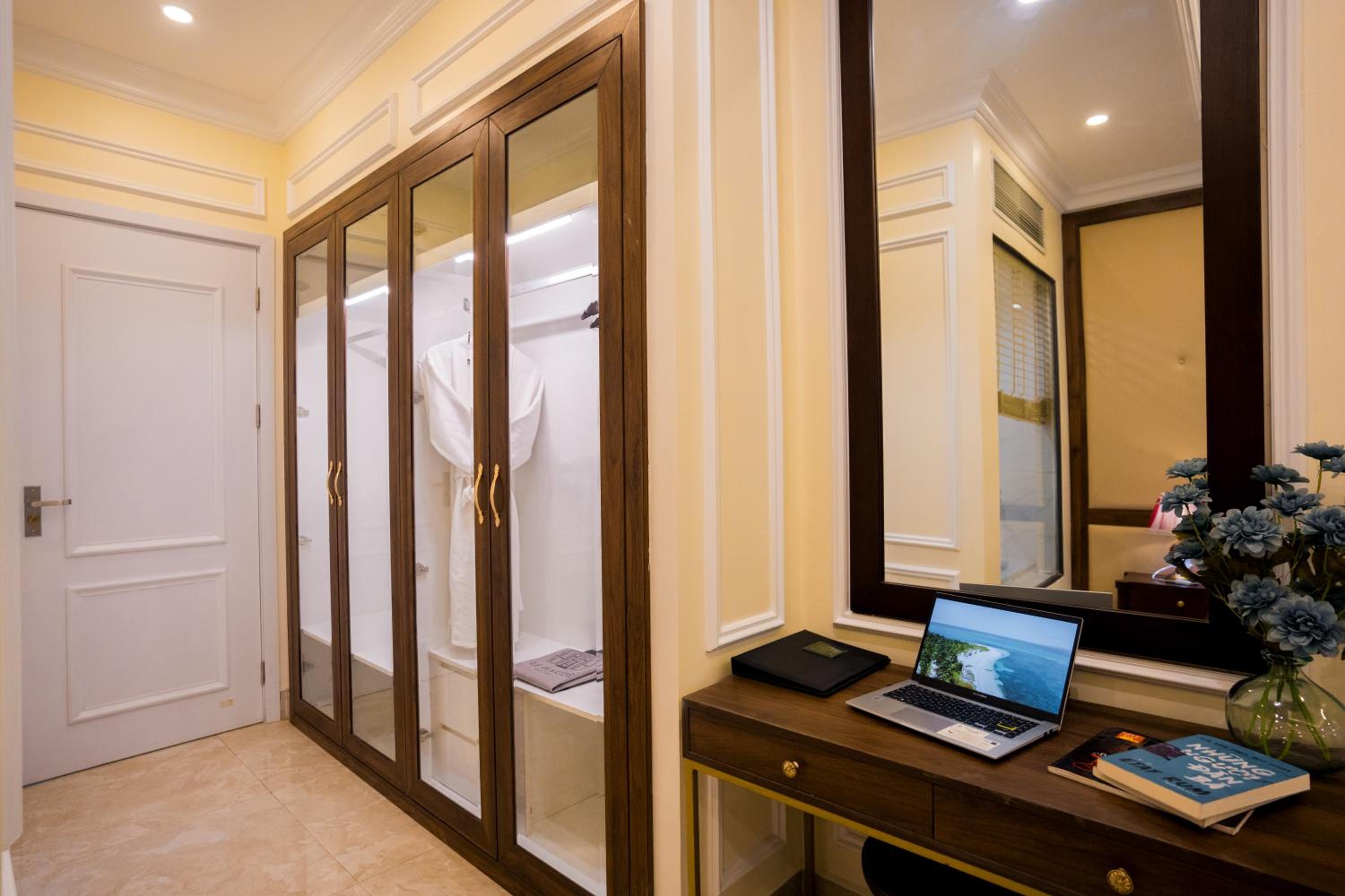 Le Haute Hotel Hai Phong