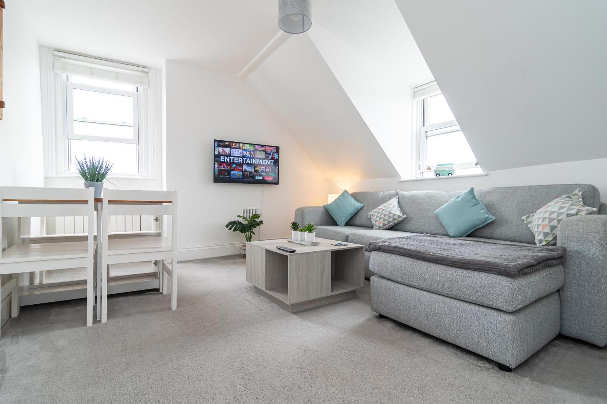 Spacious 3-Bed, Town Centre, Parking, Near Beach view 2