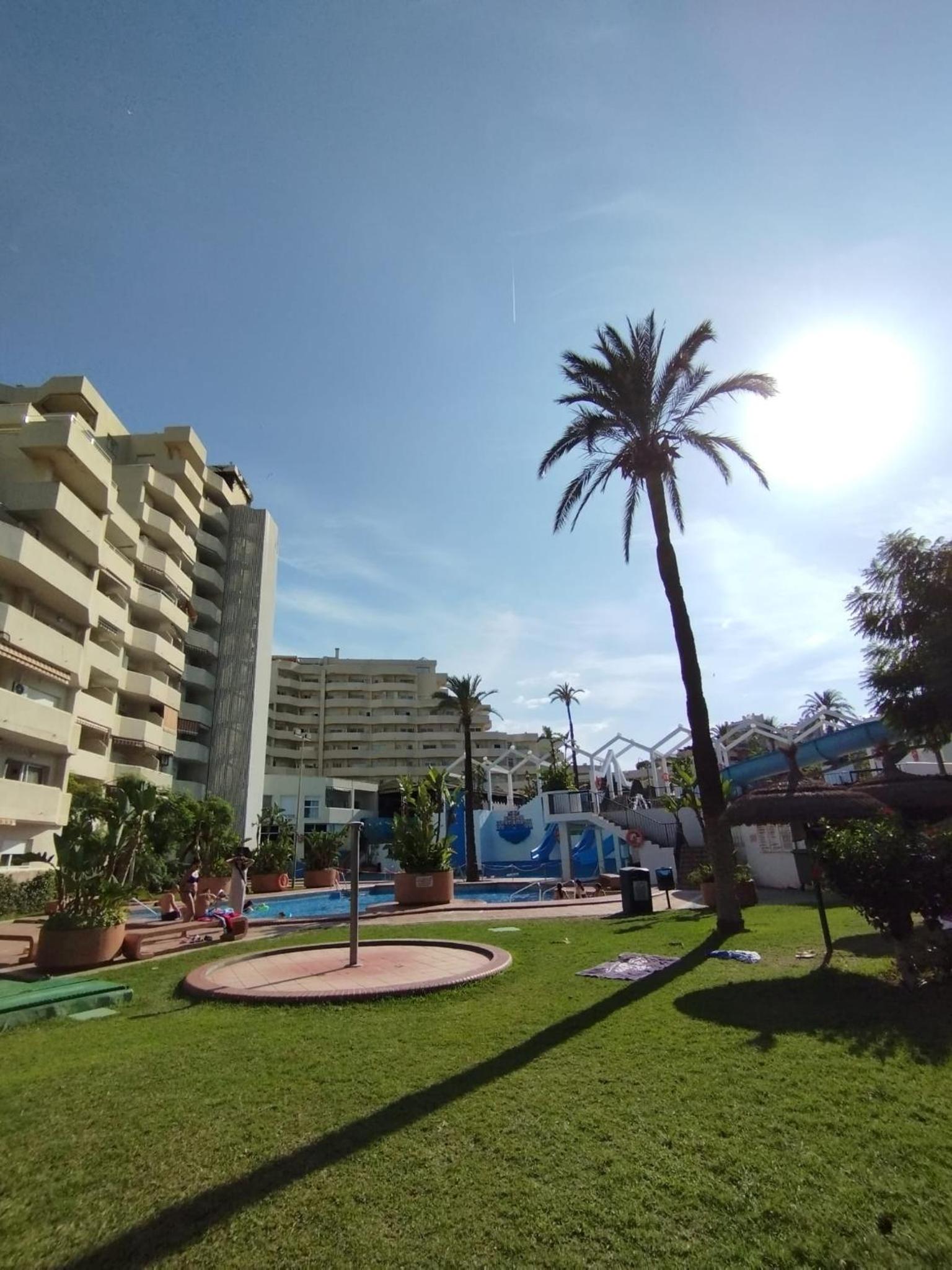 Estudio terraza vista mar parking gratuito piscinas
