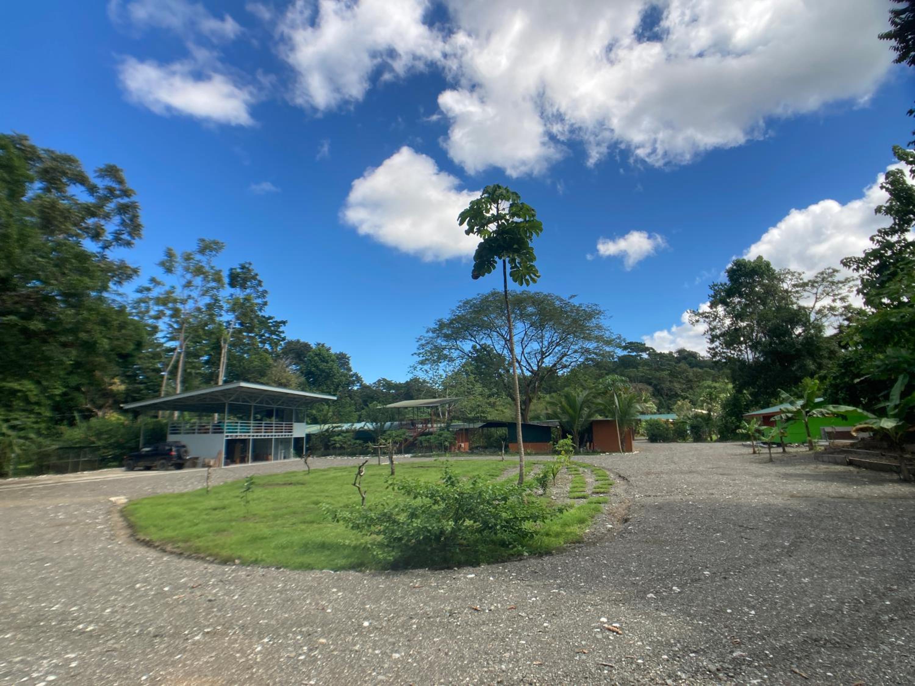 YEJOS Jungle Lodge