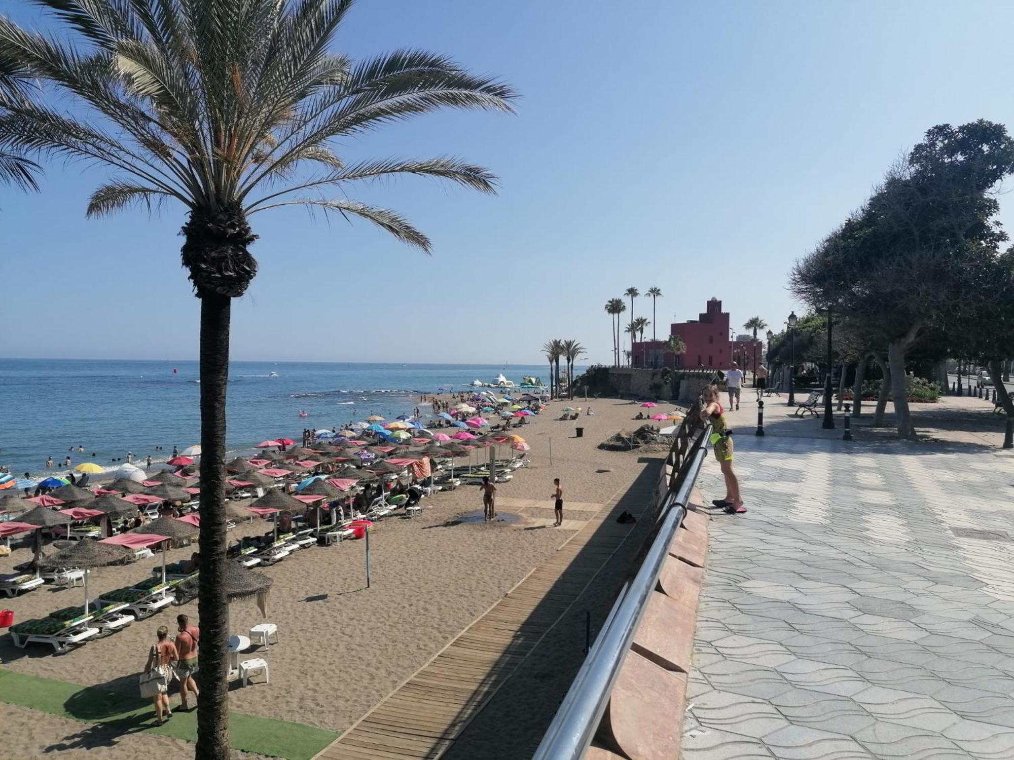 Estudio terraza vista mar parking gratuito piscinas