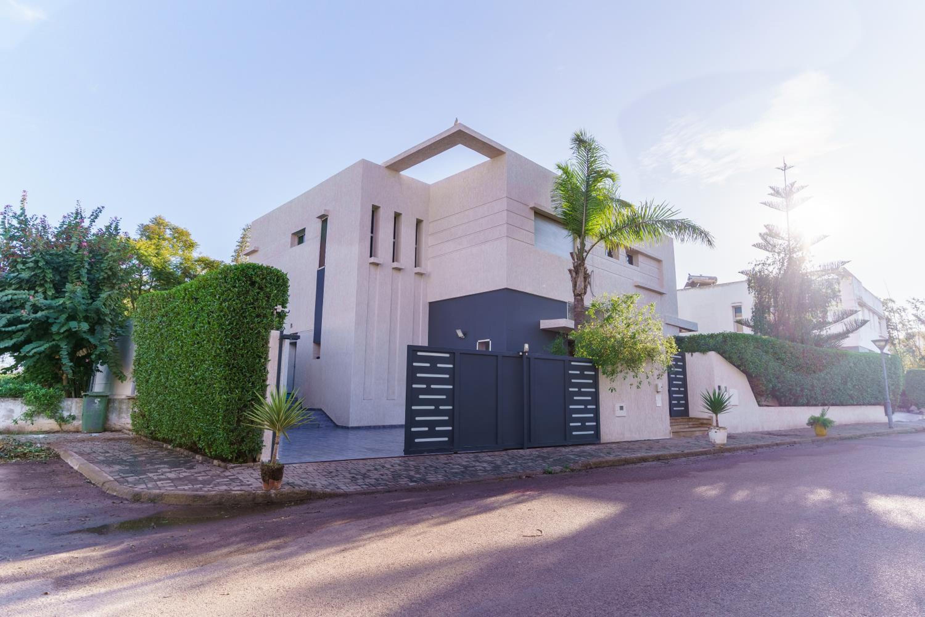 Hotel Luxury villa Bouskoura Pearl - Image 1