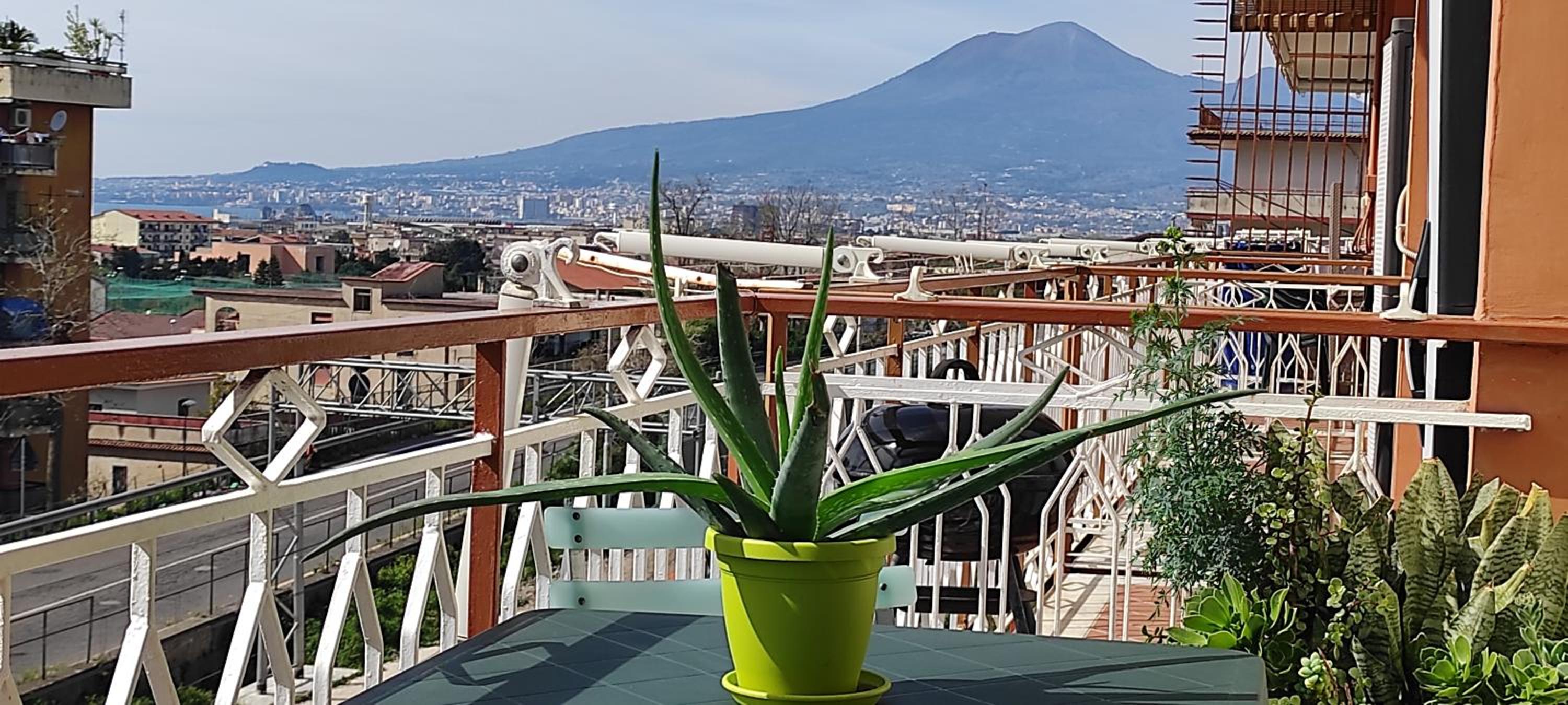 Casa Anna B&B- Luminosa con 2 balconi vista Vesuvio-IDEALE PER FAMIGLIE photo 2