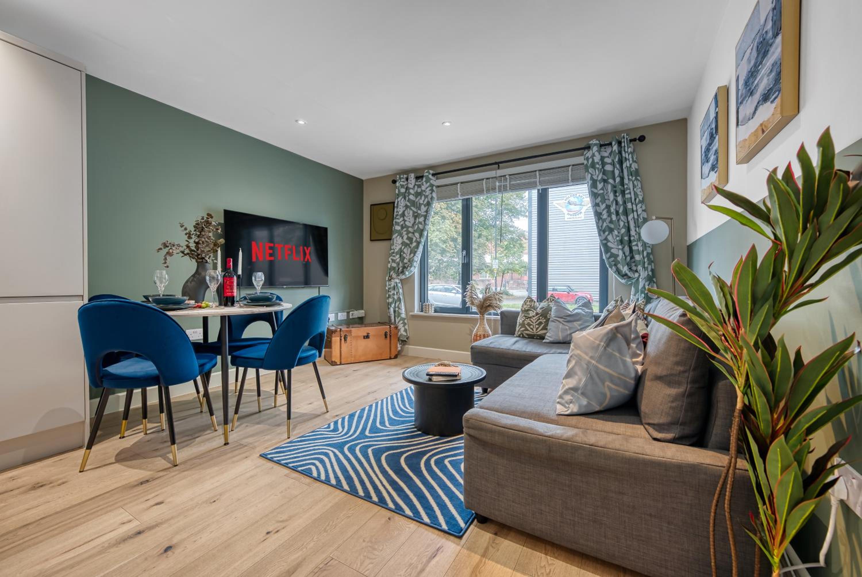 Ocean Village 1-Bedroom Luxurious, Stylish & Cosy Apartment, Central Location in Southampton, Sleeps 4 - by Blue Puffin Stays view 3