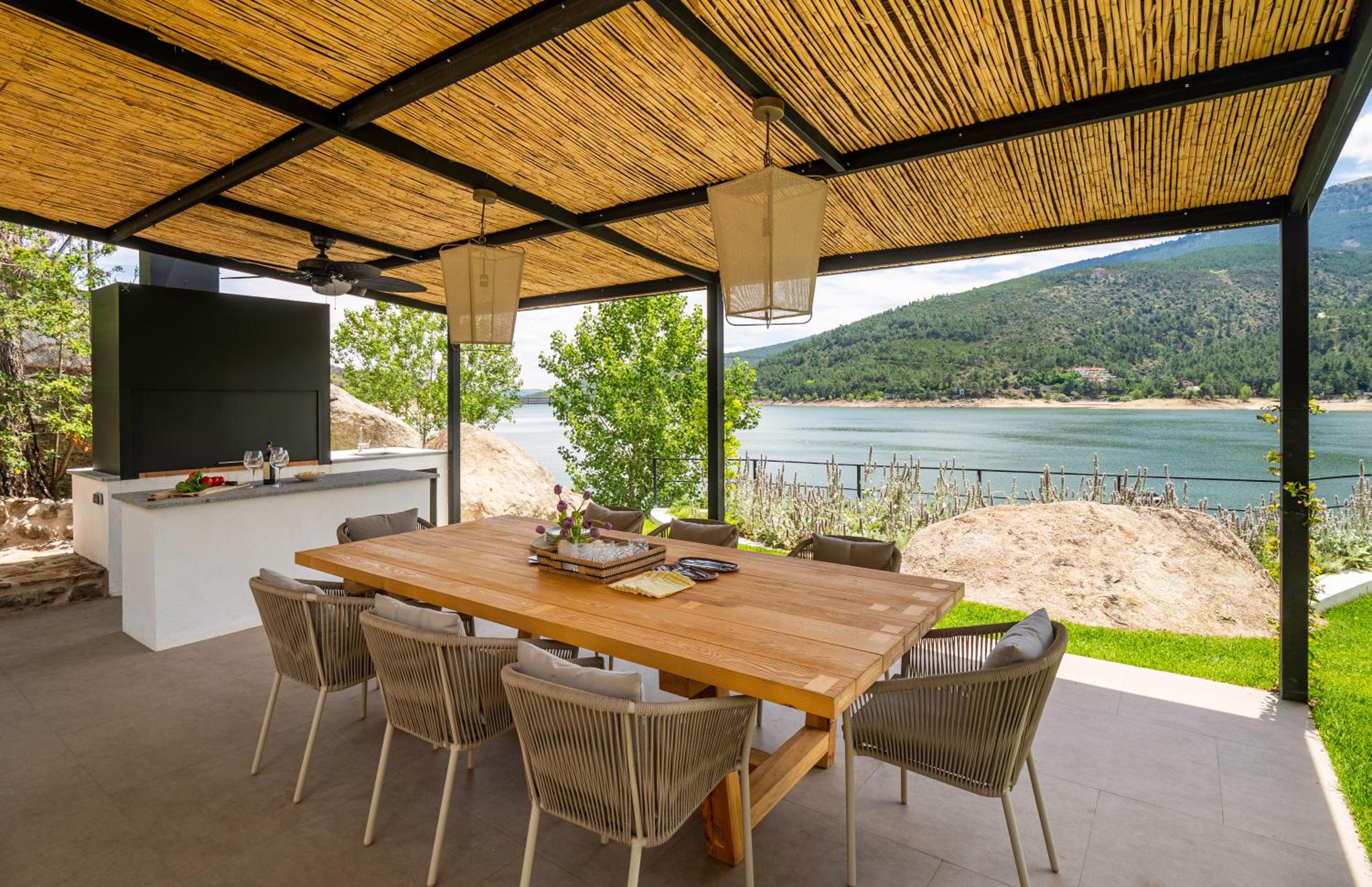 Casa junto al Pantano de Burguillo