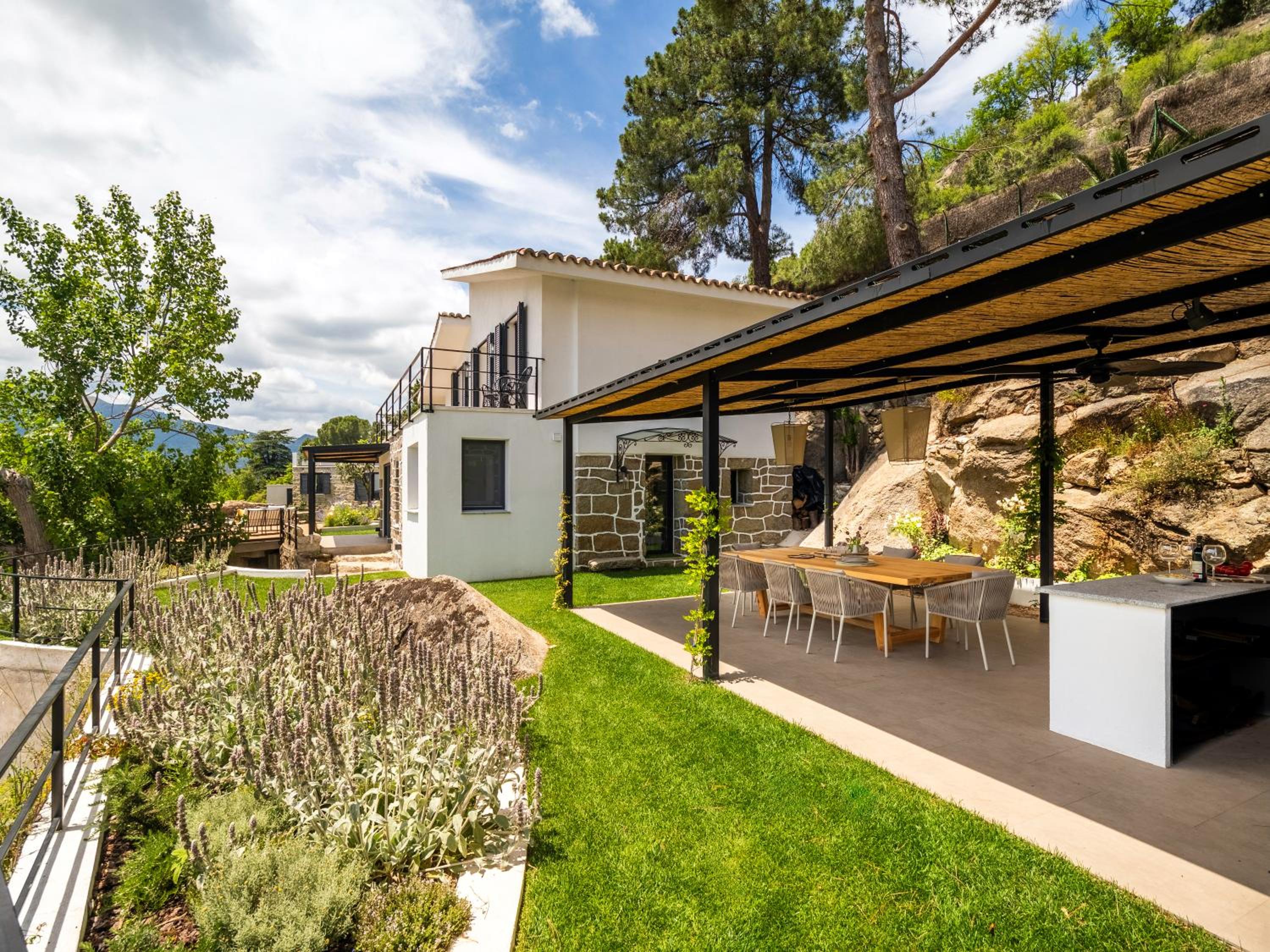 Casa junto al Pantano de Burguillo