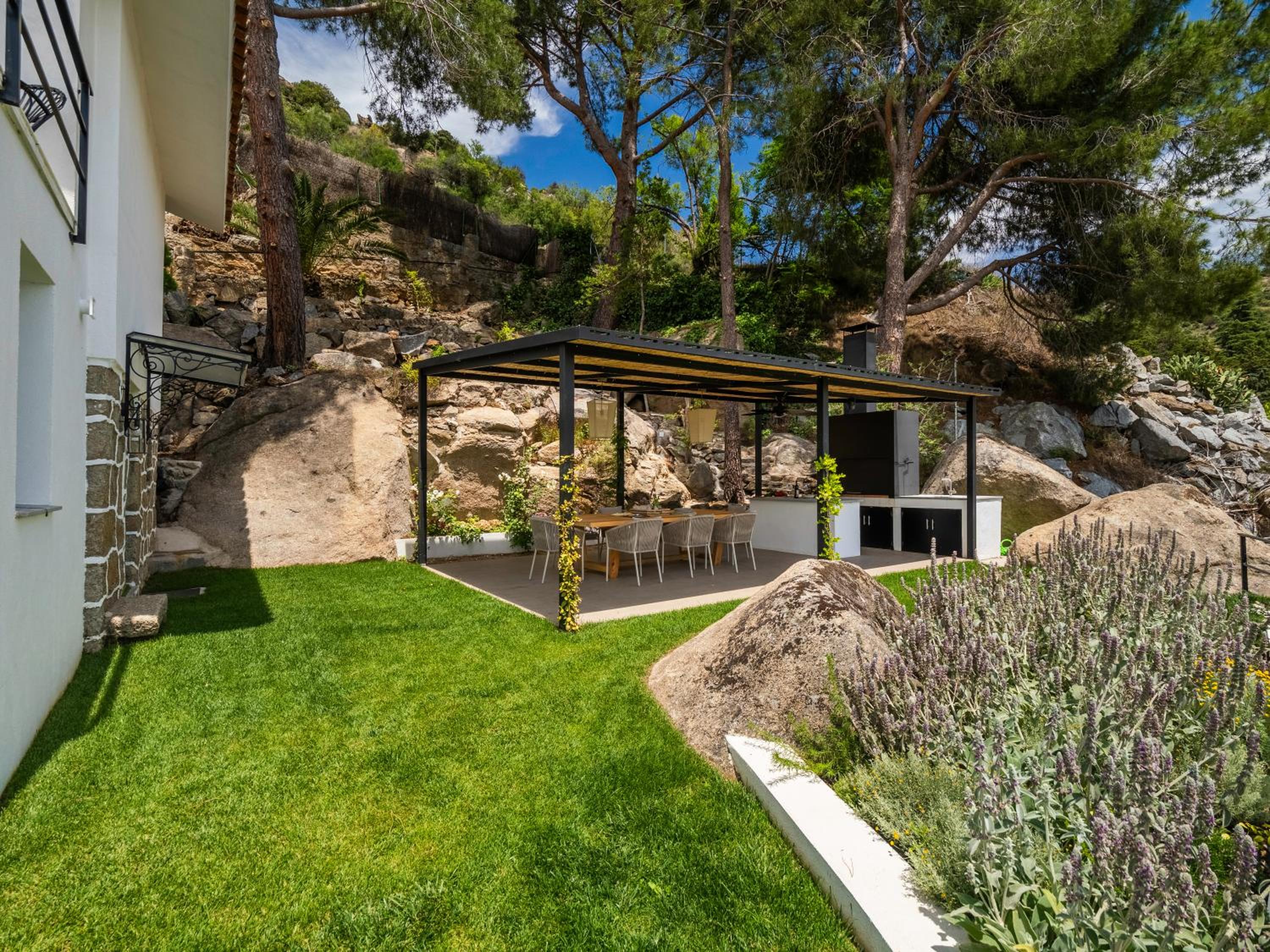 Casa junto al Pantano de Burguillo