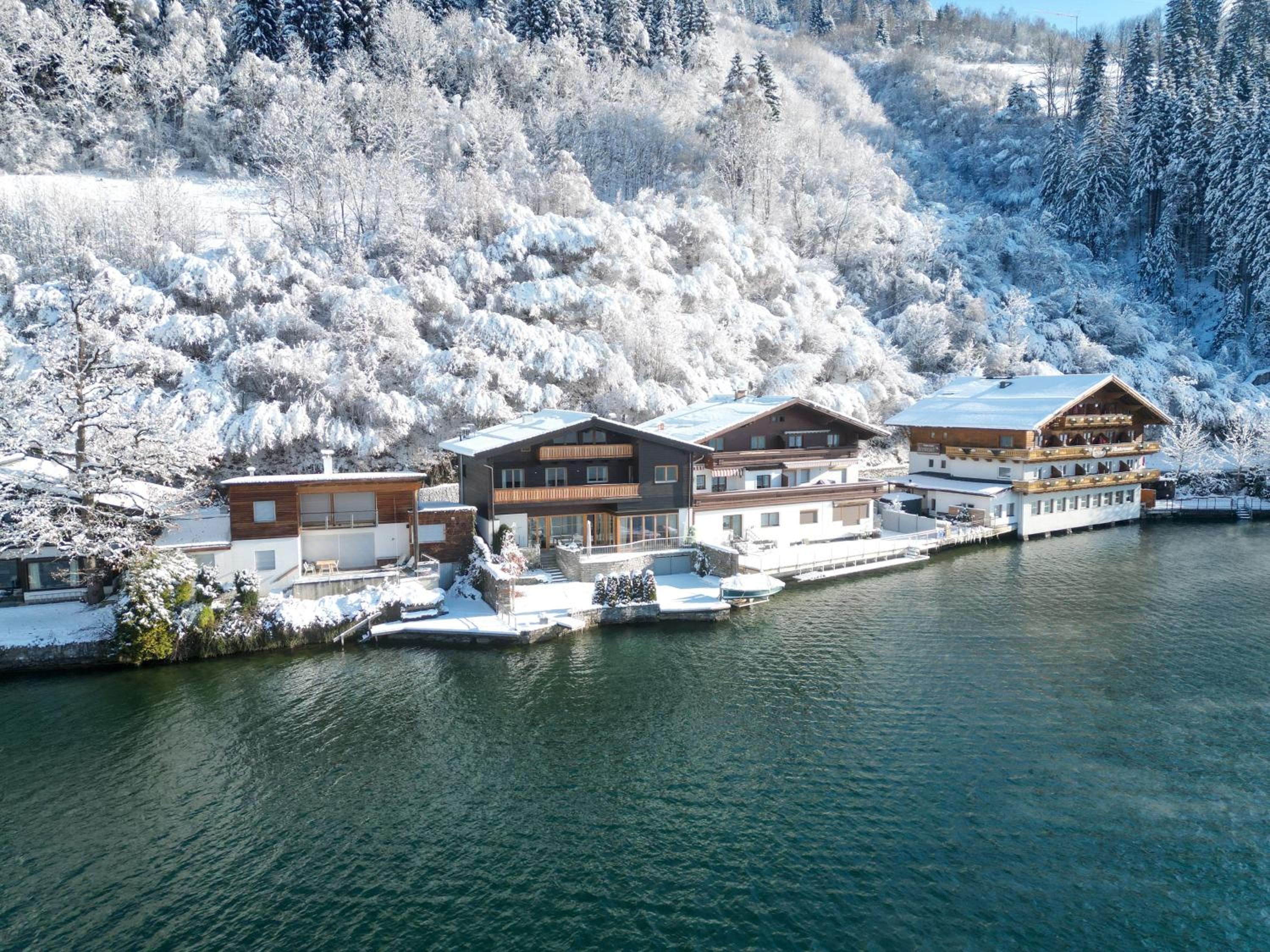 Finest Lakeside Villa Zell am See incl SUMMER CARD by All in One Apartments