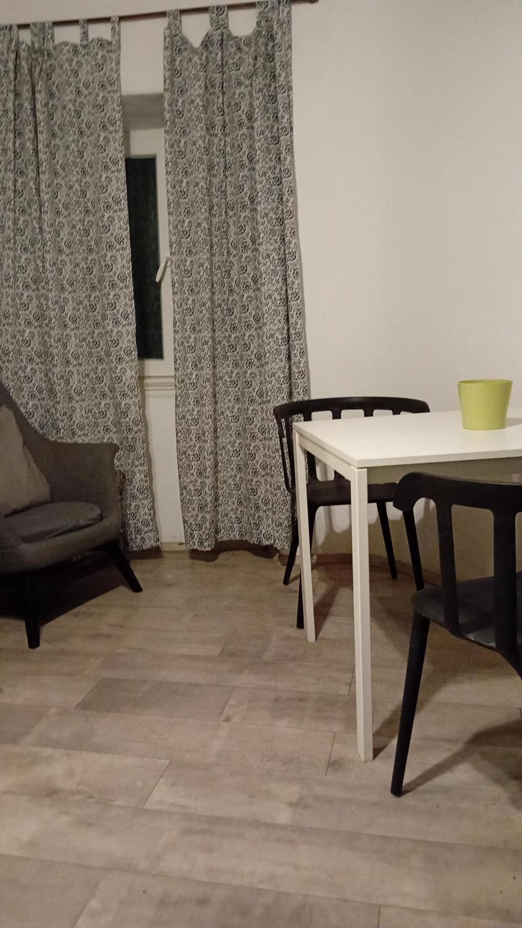 vintage and beutiful apartment in town view 4