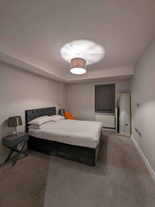 Elegant Central Brentwood Flat