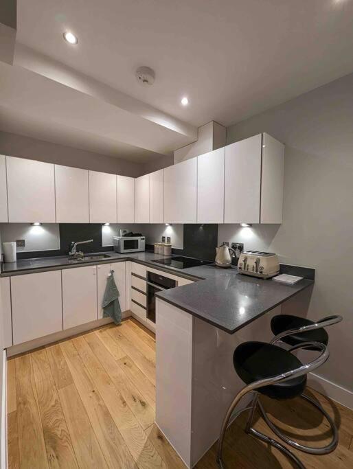Elegant Central Brentwood Flat
