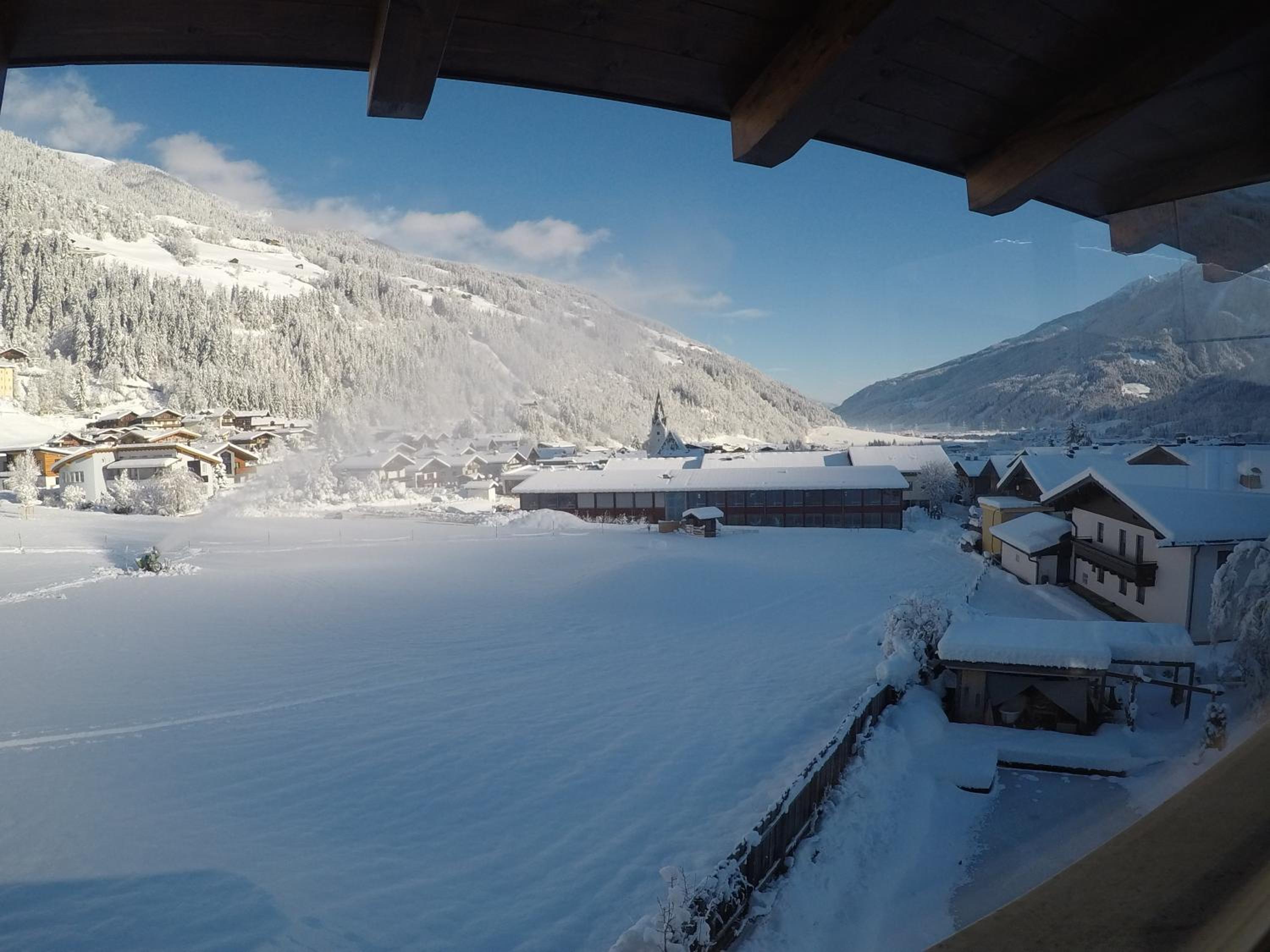 Ferienhaus Bergauf with Hot Tub