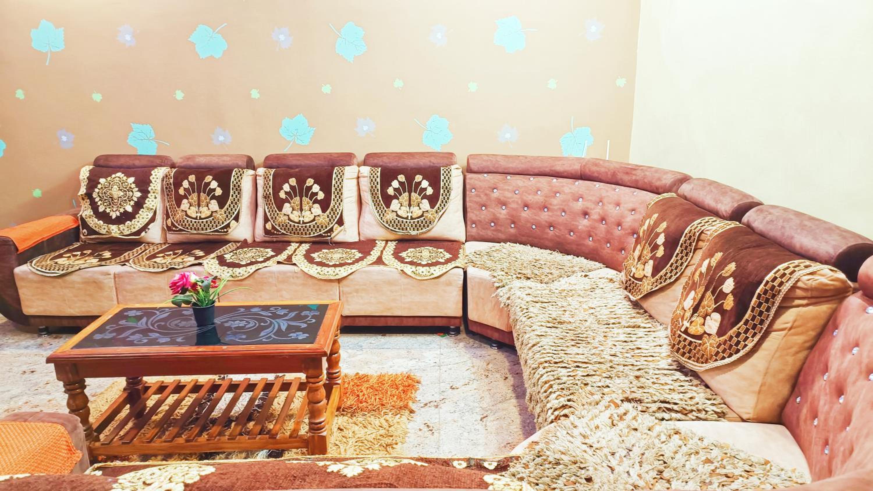 Sahara penthouse family, Stay