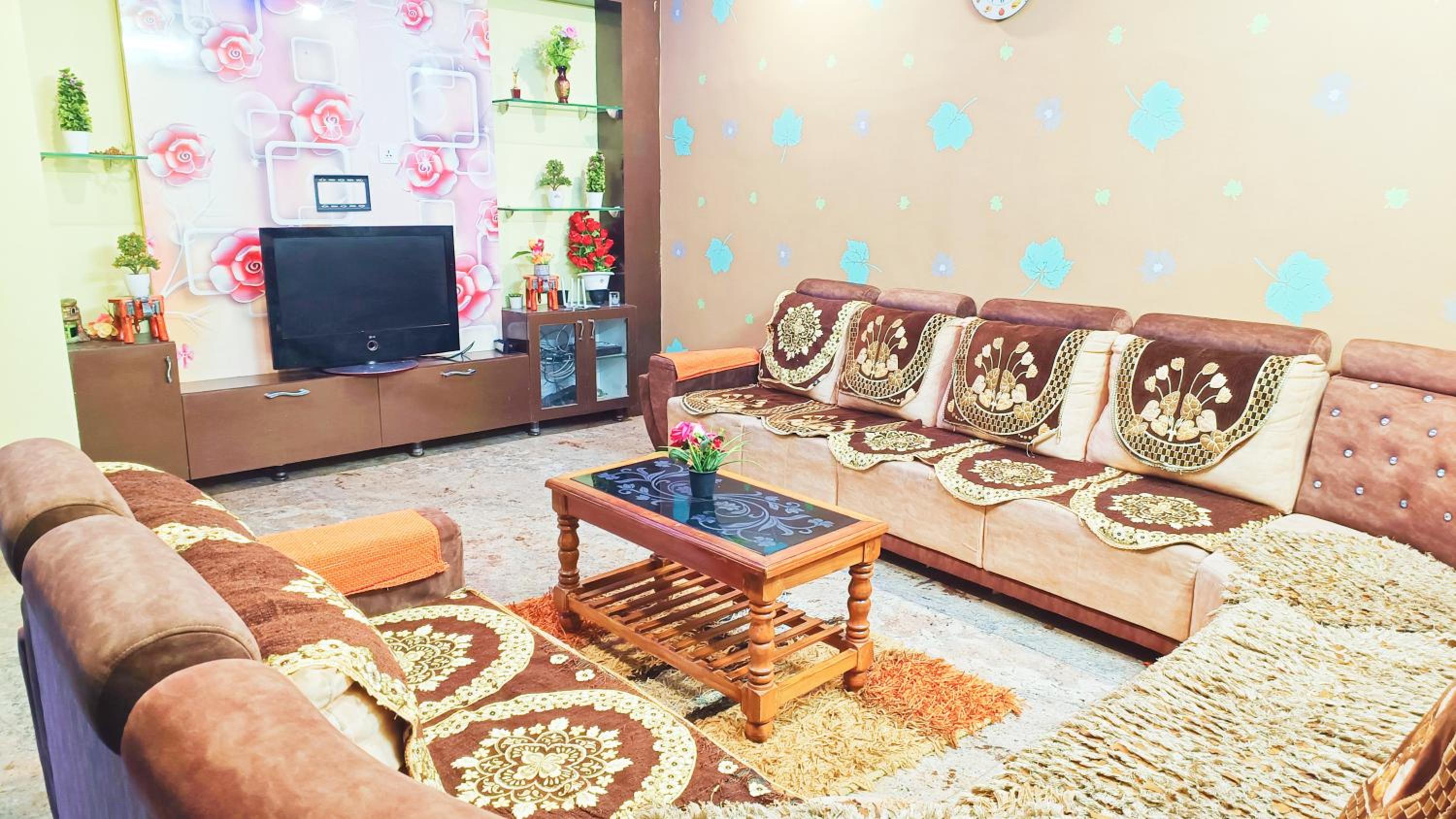 Sahara penthouse family, Stay