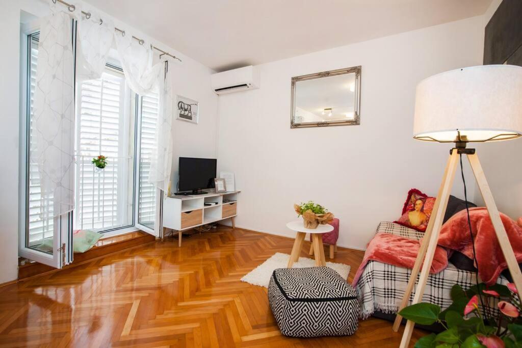 Apartment Dumaneo Art - Two Bedroom Apartment