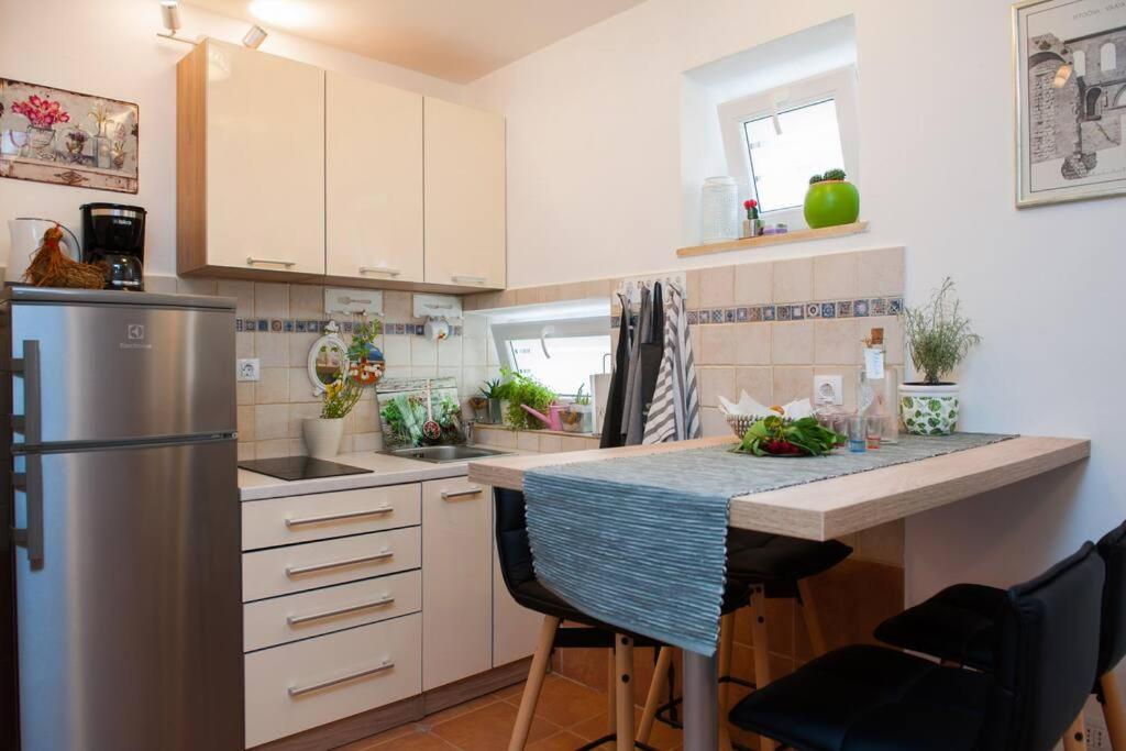 Apartment Dumaneo Art - Two Bedroom Apartment