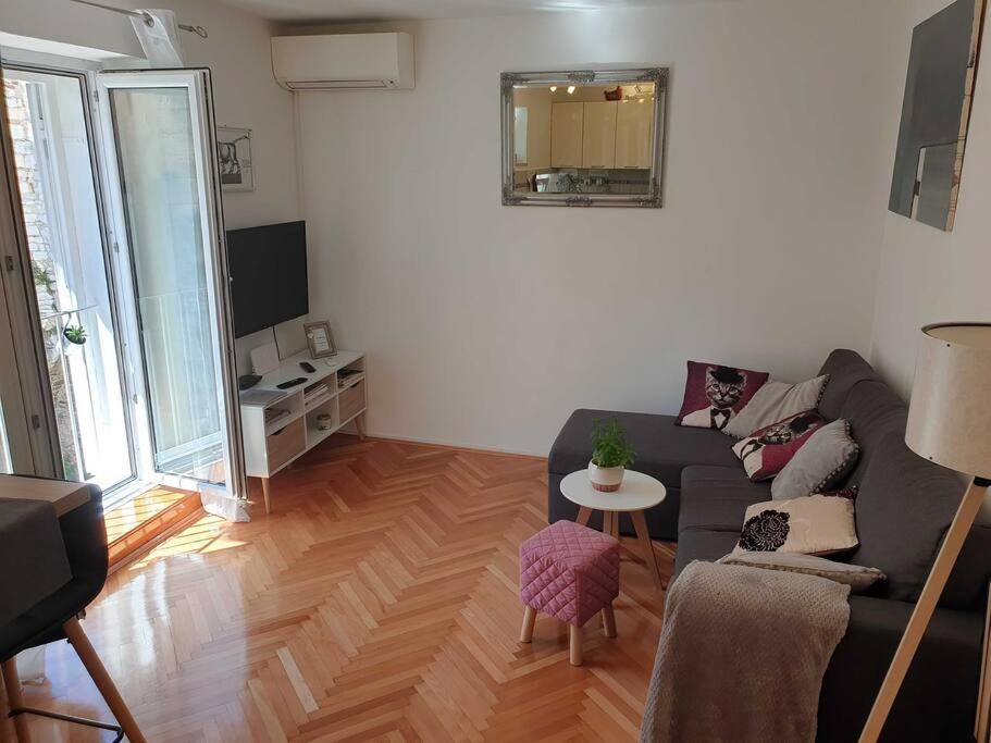 Apartment Dumaneo Art - Two Bedroom Apartment
