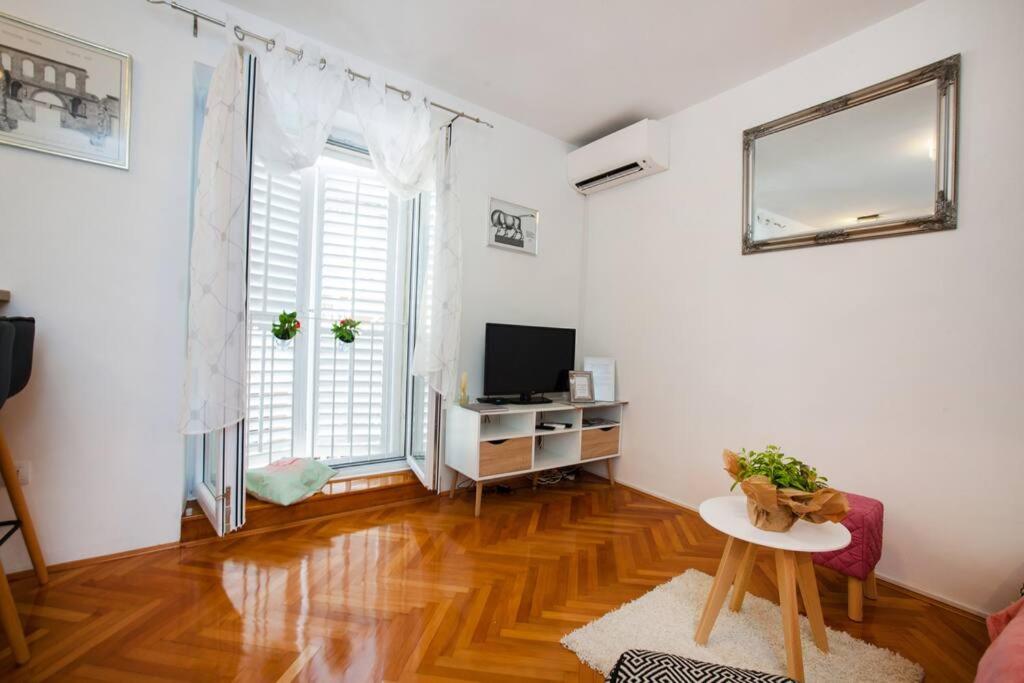 Apartment Dumaneo Art - Two Bedroom Apartment