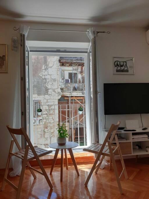 Apartment Dumaneo Art - Two Bedroom Apartment