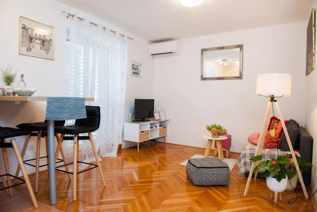 Apartment Dumaneo Art - Two Bedroom Apartment