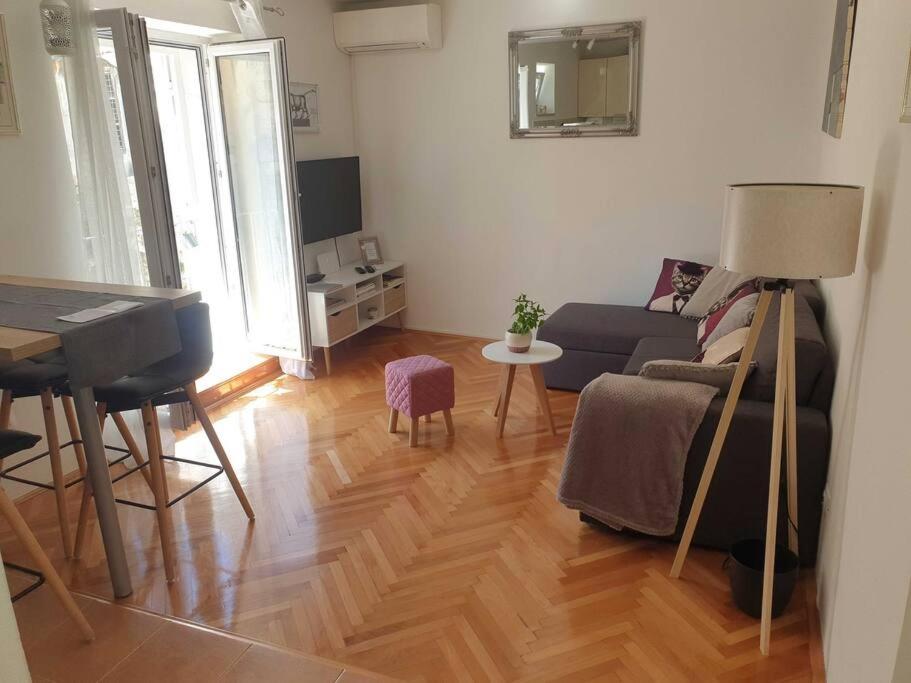 Apartment Dumaneo Art - Two Bedroom Apartment