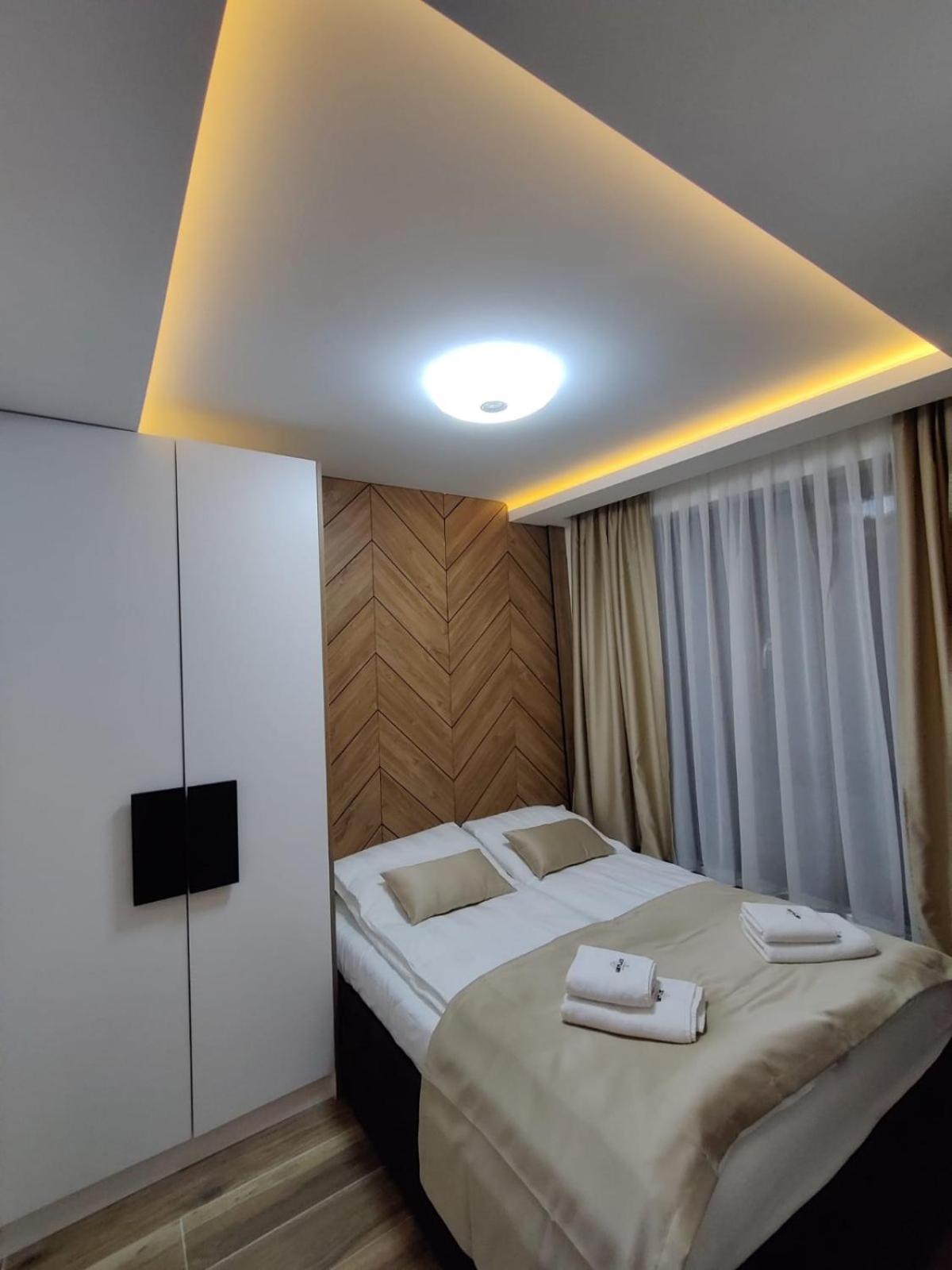 Sky Lux Apartments