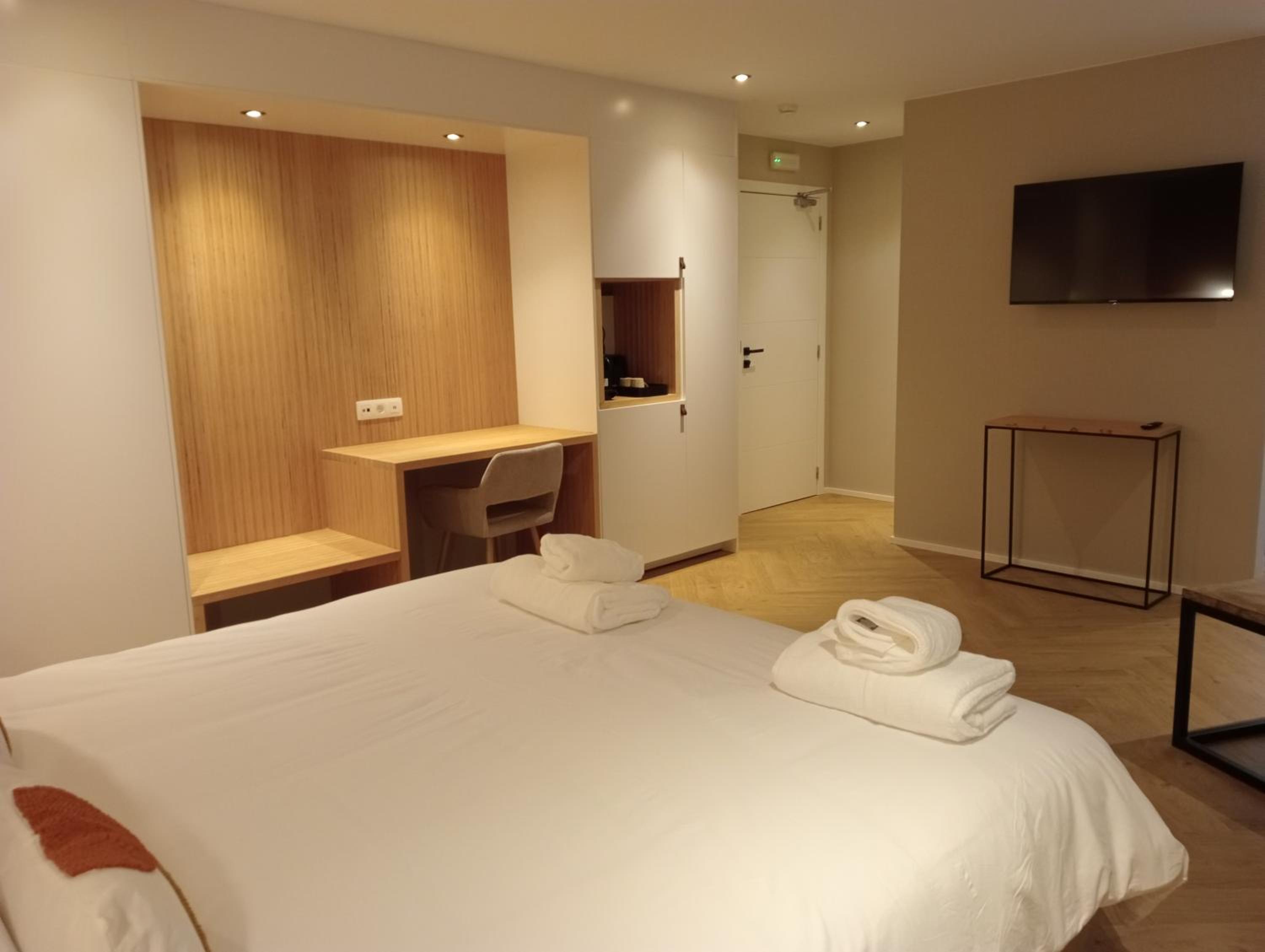 Dionbulles & Dionlodge Guesthouse, Private Wellness with pool in option