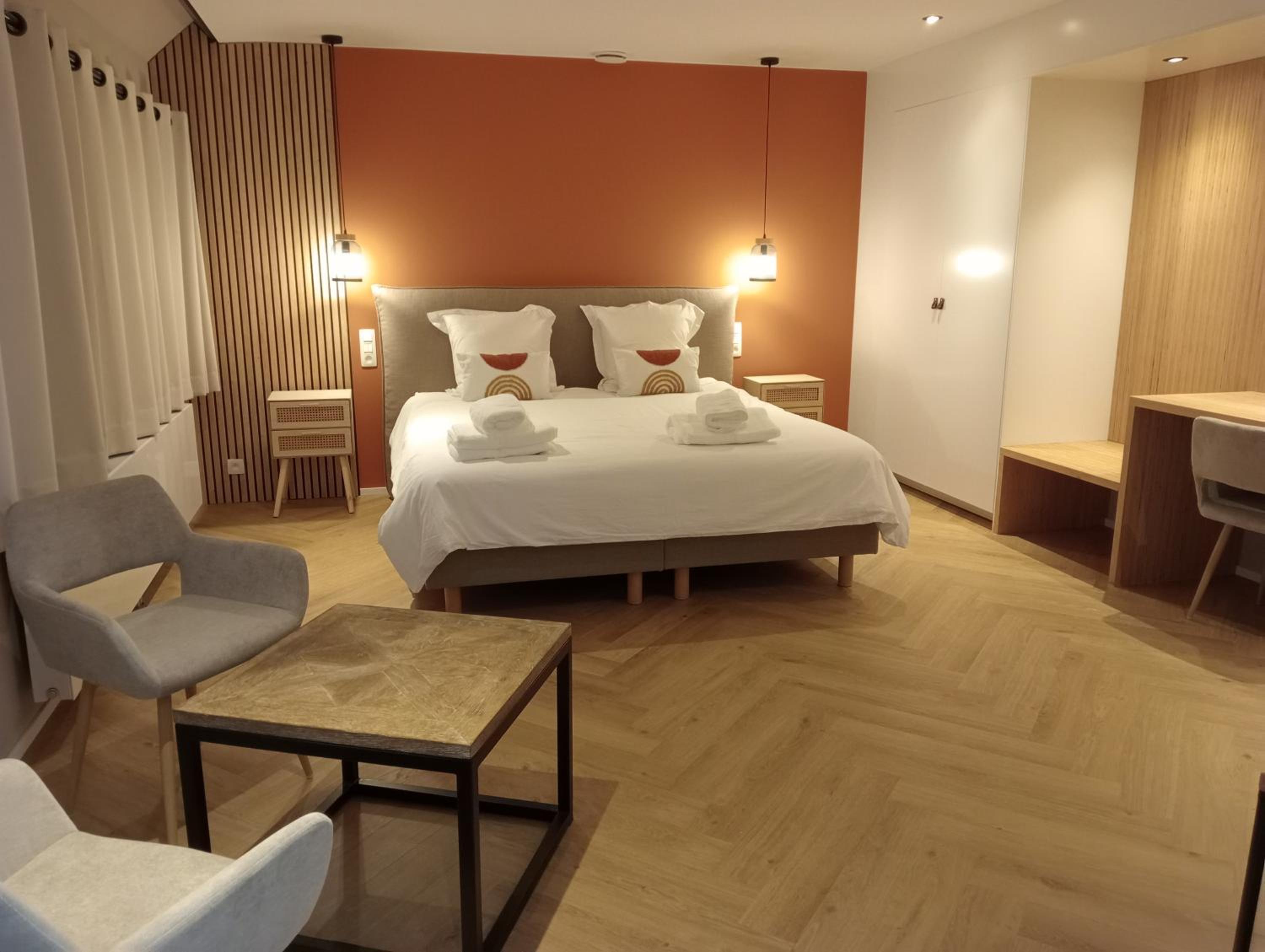 Dionbulles & Dionlodge Guesthouse, Private Wellness with pool in option