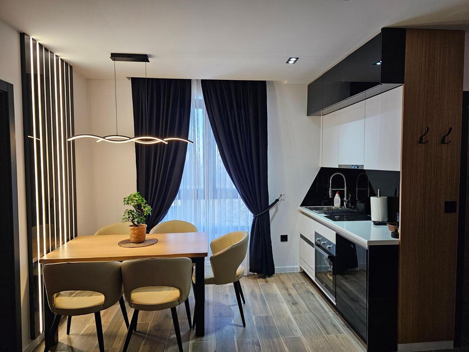 Sky Lux Apartments