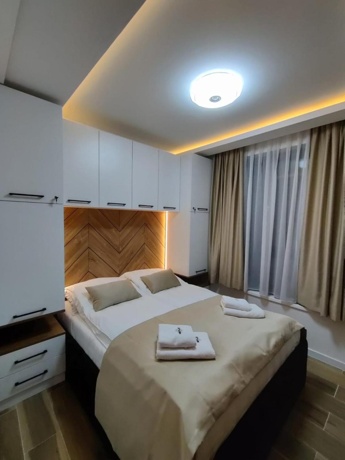 Sky Lux Apartments
