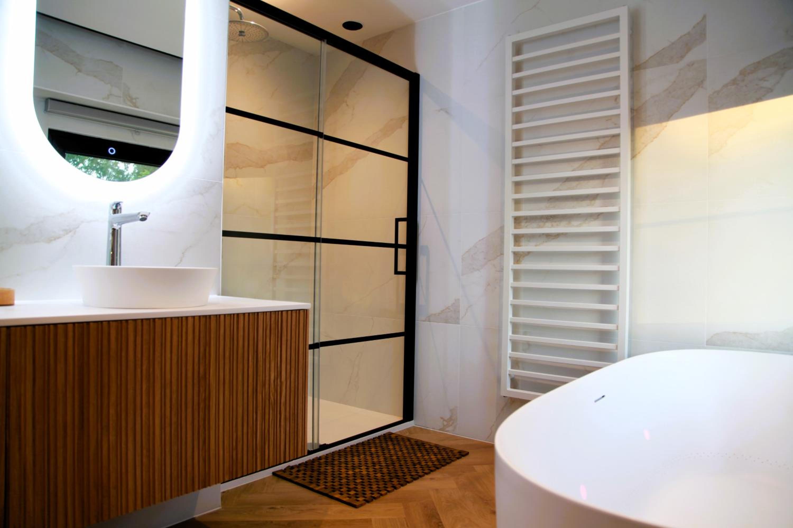 Dionbulles & Dionlodge Guesthouse, Private Wellness with pool in option