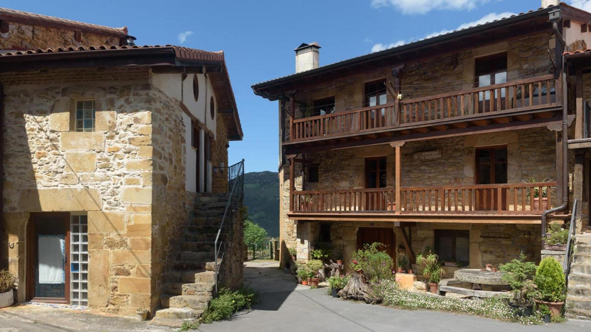 Conjunto Rural la Tejedora. Albergue y estudios familiares.