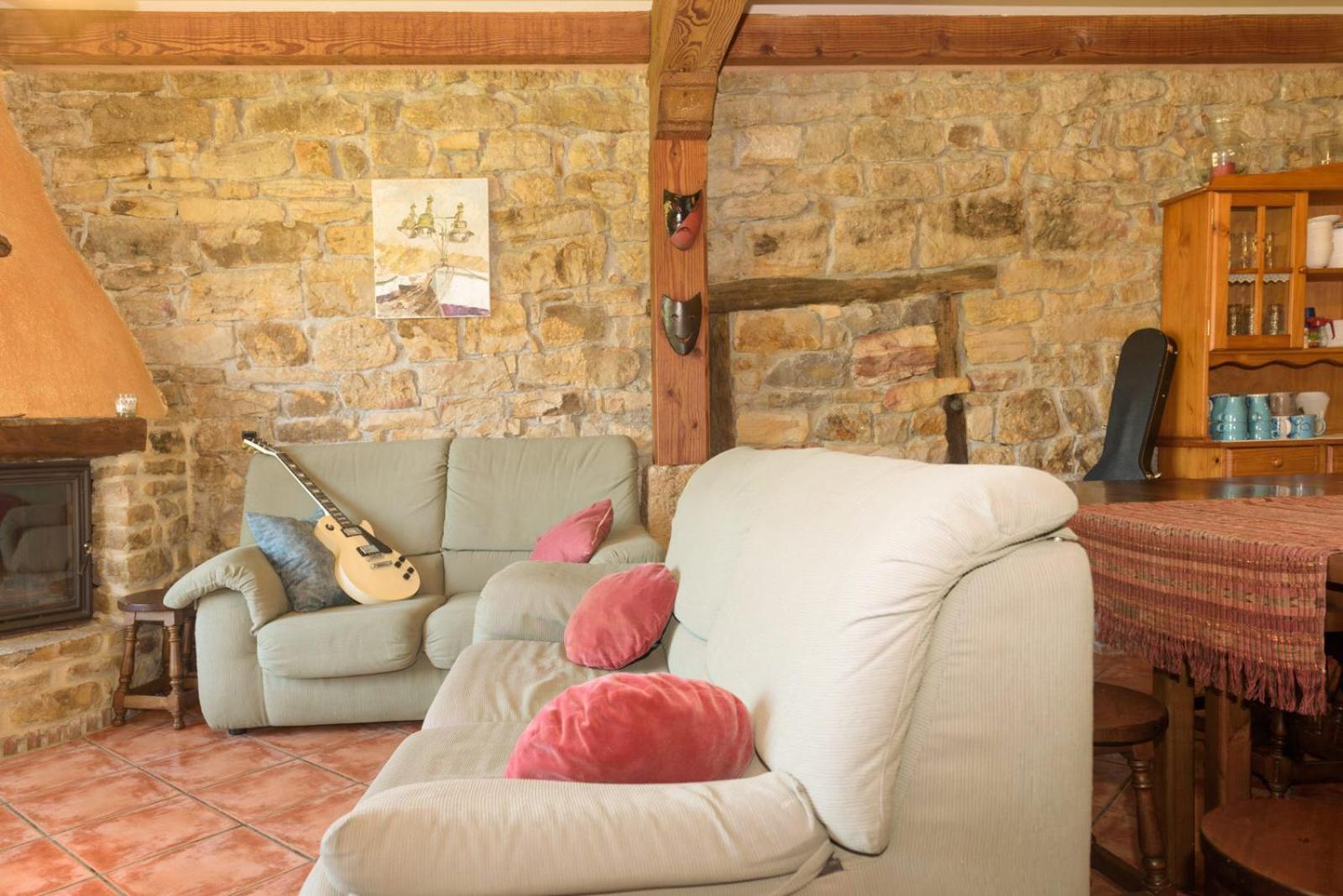 Conjunto Rural la Tejedora. Albergue y estudios familiares.