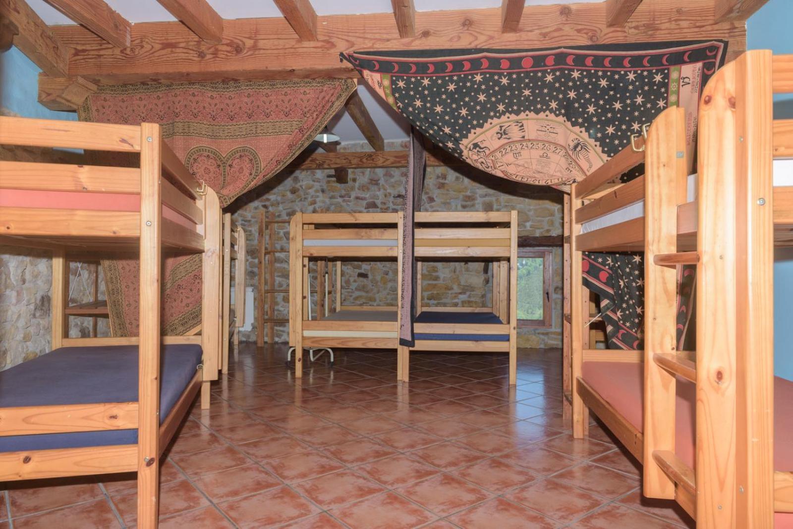 Conjunto Rural la Tejedora. Albergue y estudios familiares.