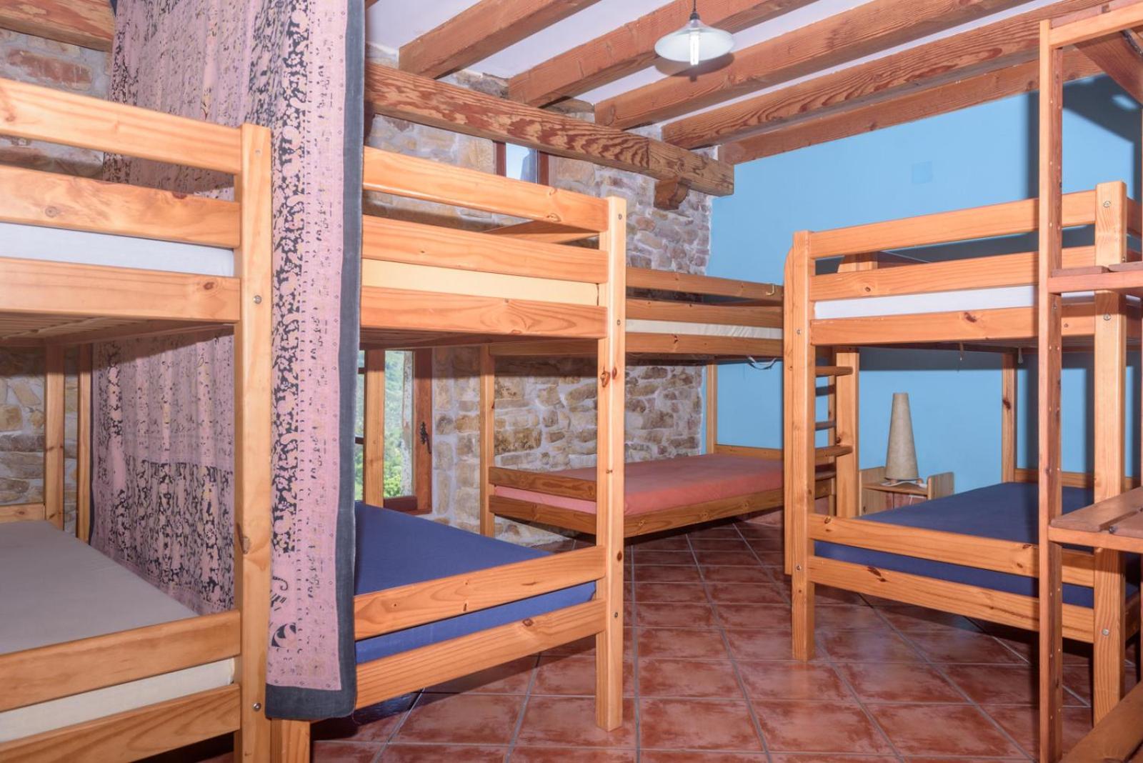 Conjunto Rural la Tejedora. Albergue y estudios familiares.