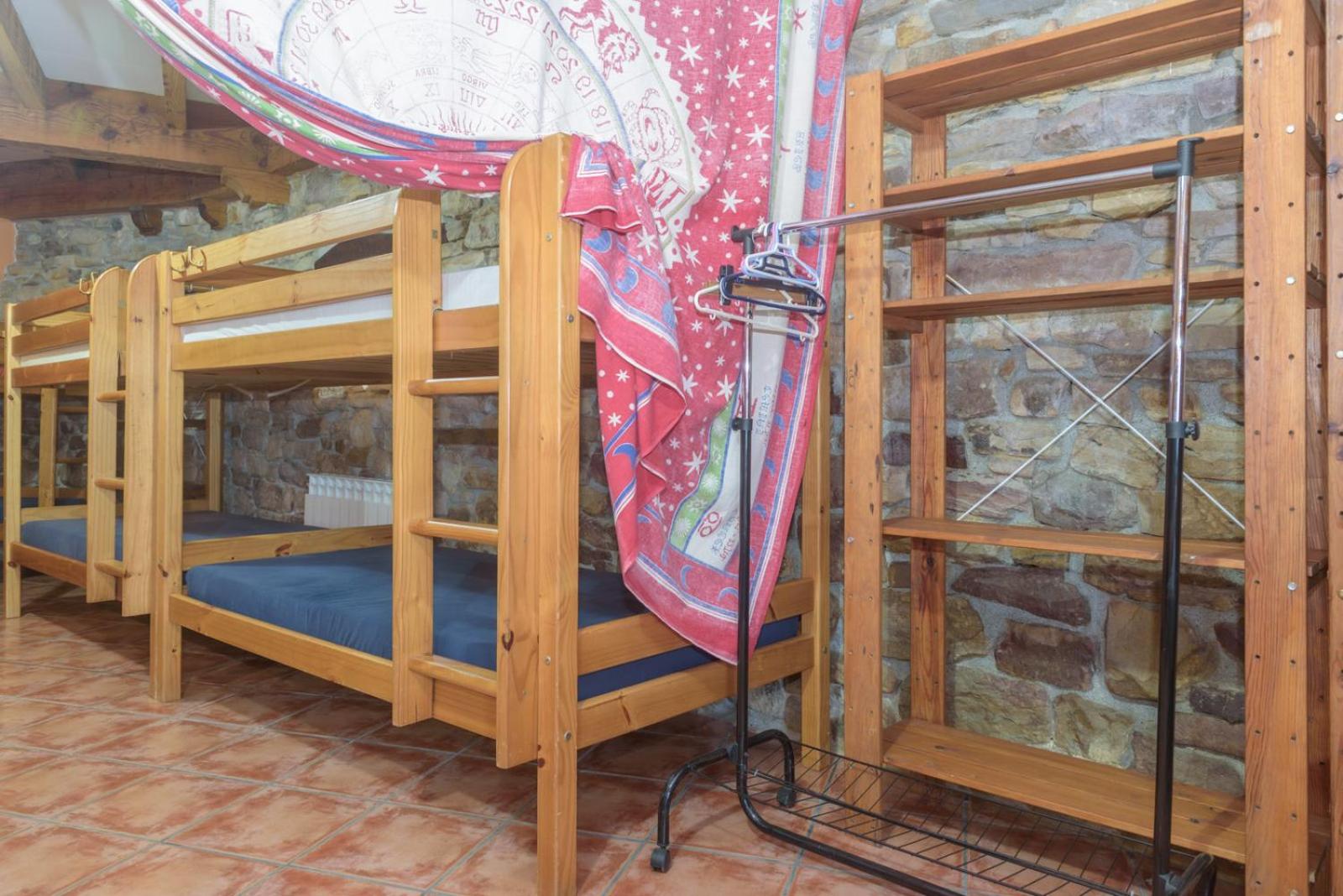 Conjunto Rural la Tejedora. Albergue y estudios familiares.