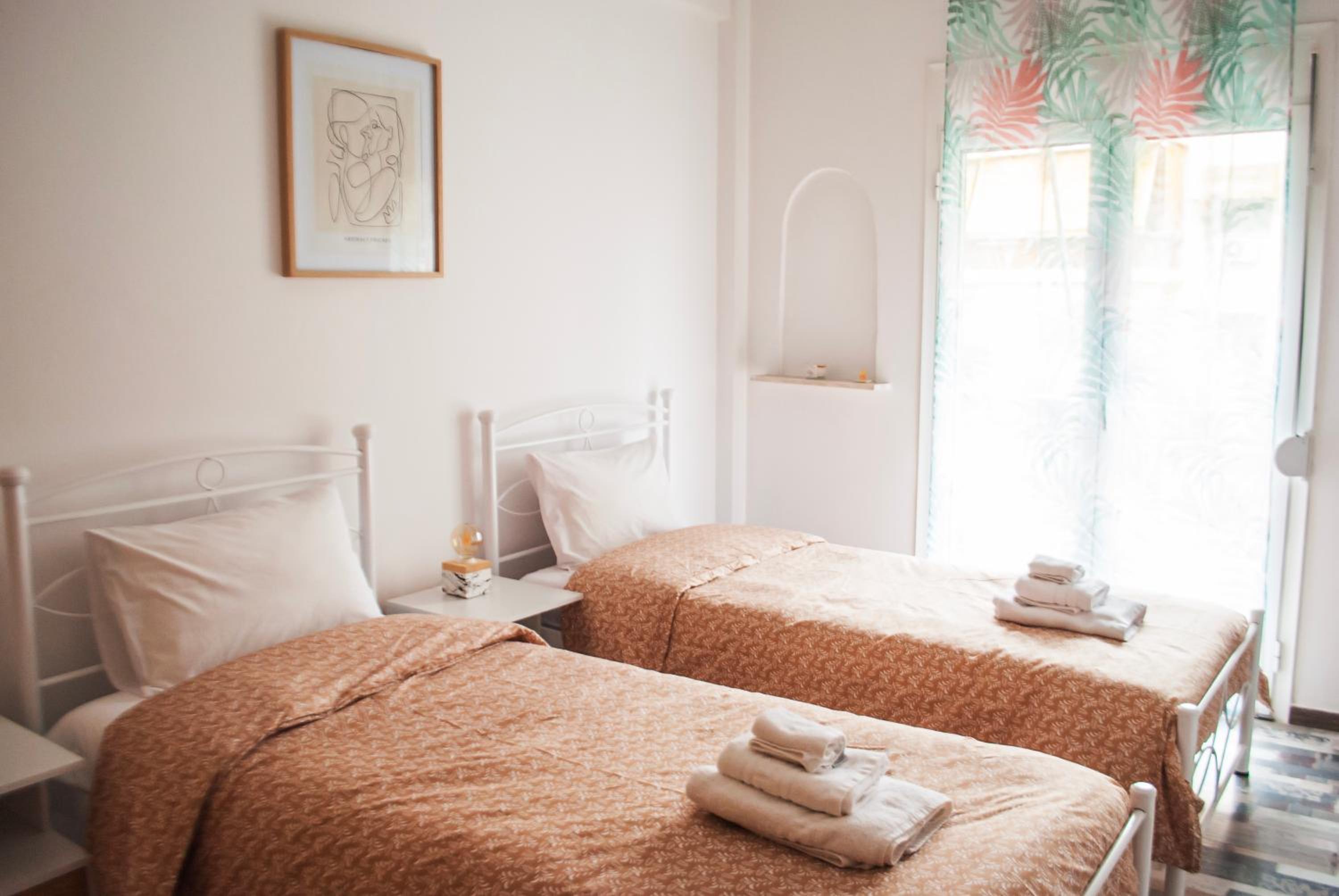 Your Athens Getaway: Stylish Apt in Athens