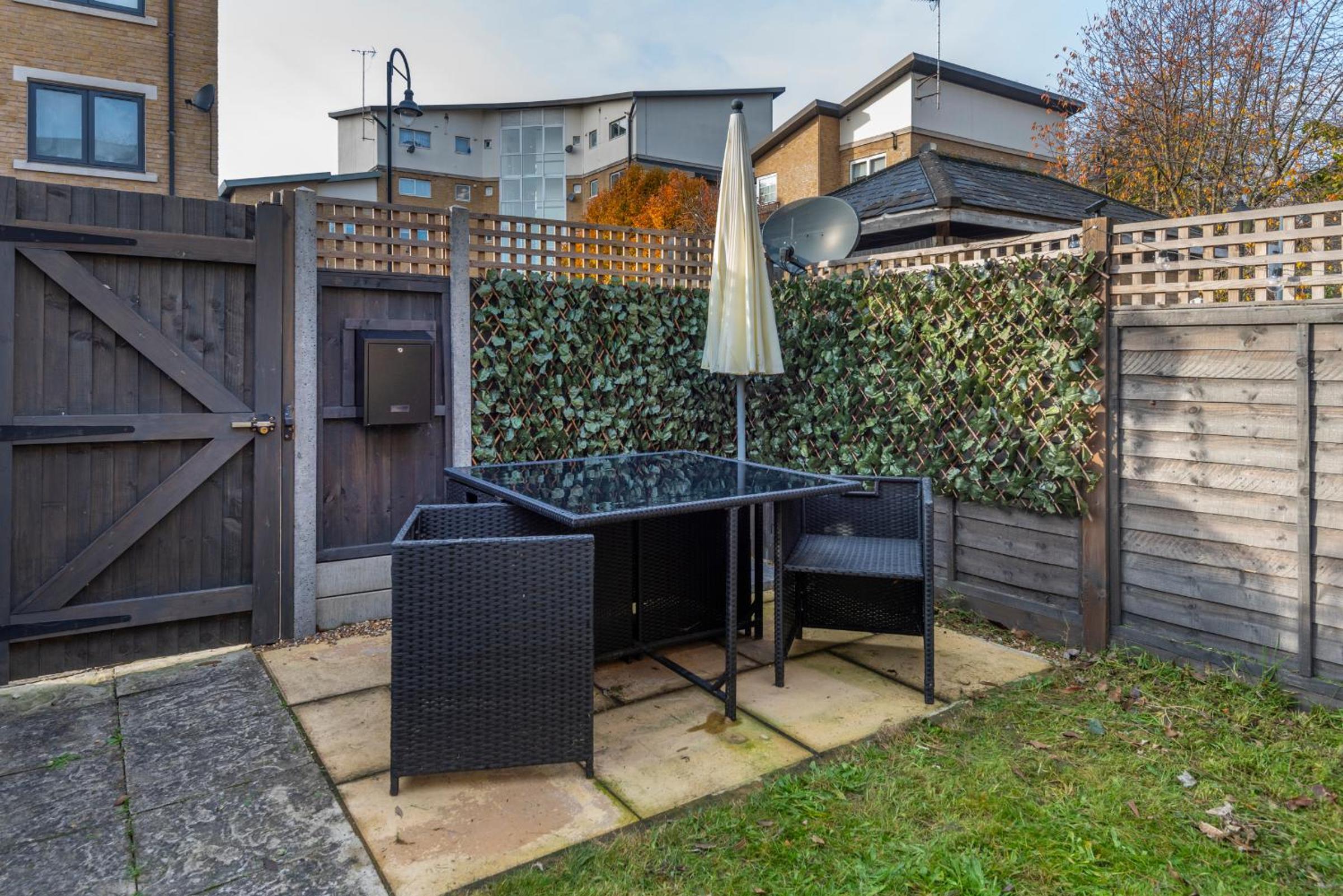2 Bed town house with Garden in Hackney, London