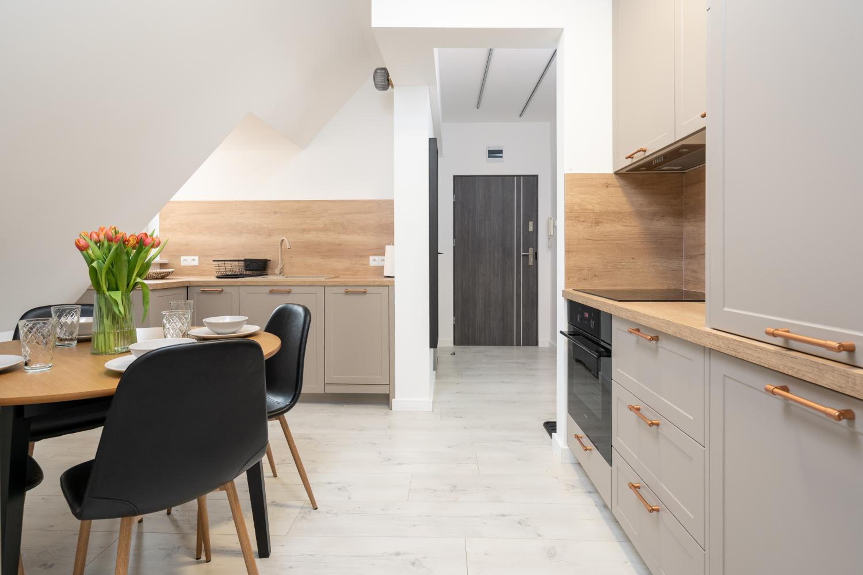 Apartament z widokiem na Rynek Starego Miasta by RENT4YOU