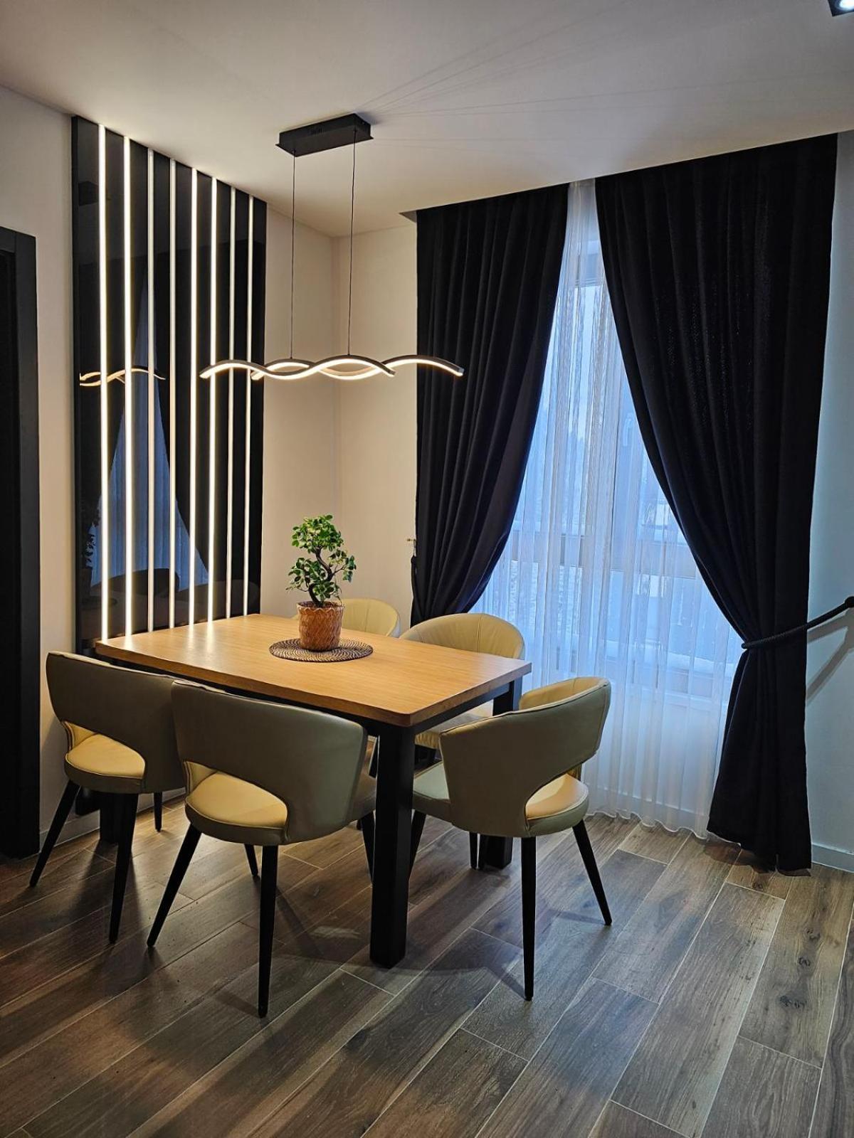 Sky Lux Apartments