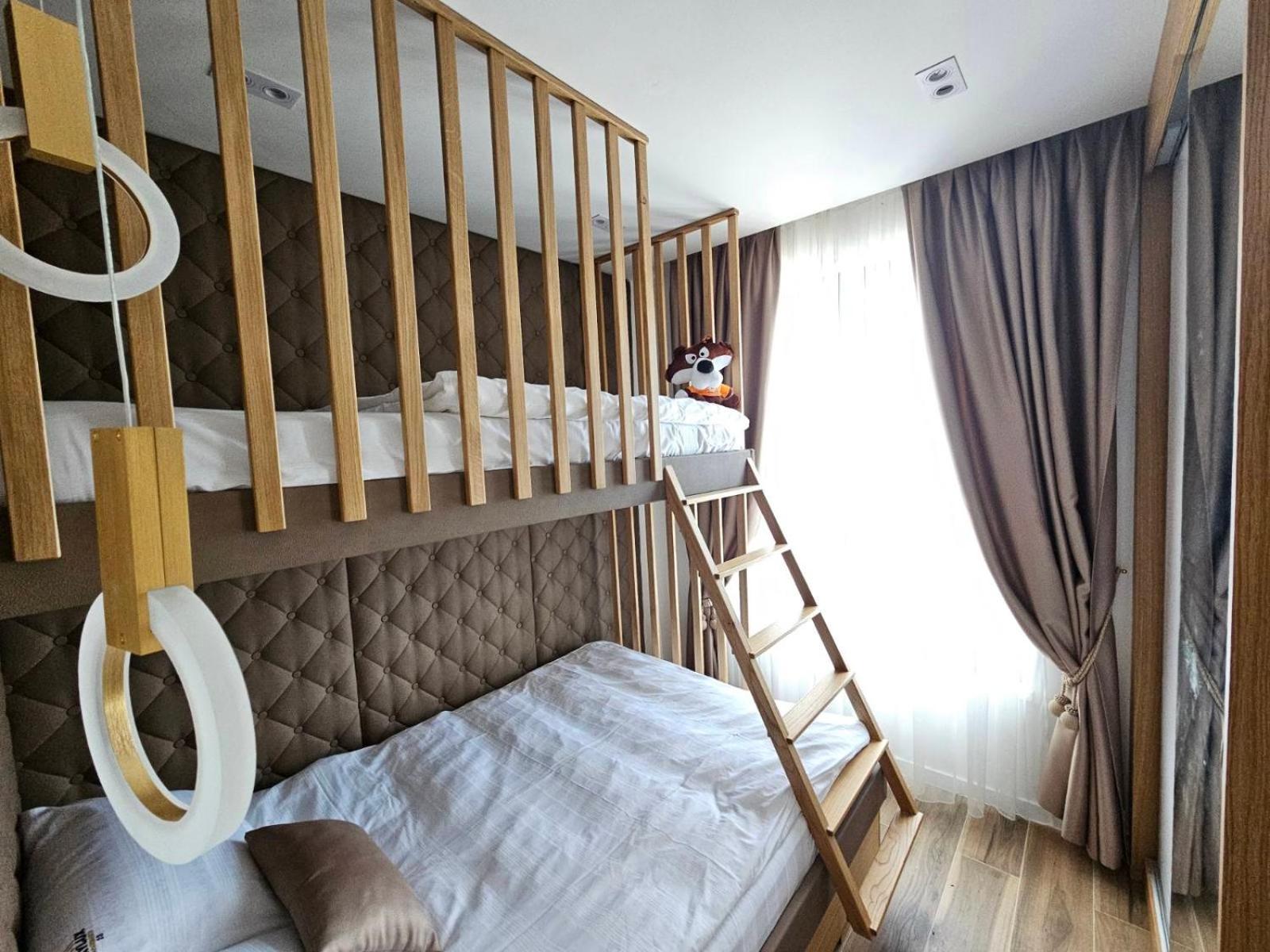 Sky Lux Apartments