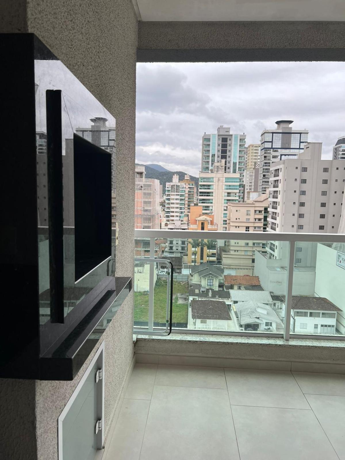 Suíte em Apto Compartilhado Itapema Meia em Ótima Localização