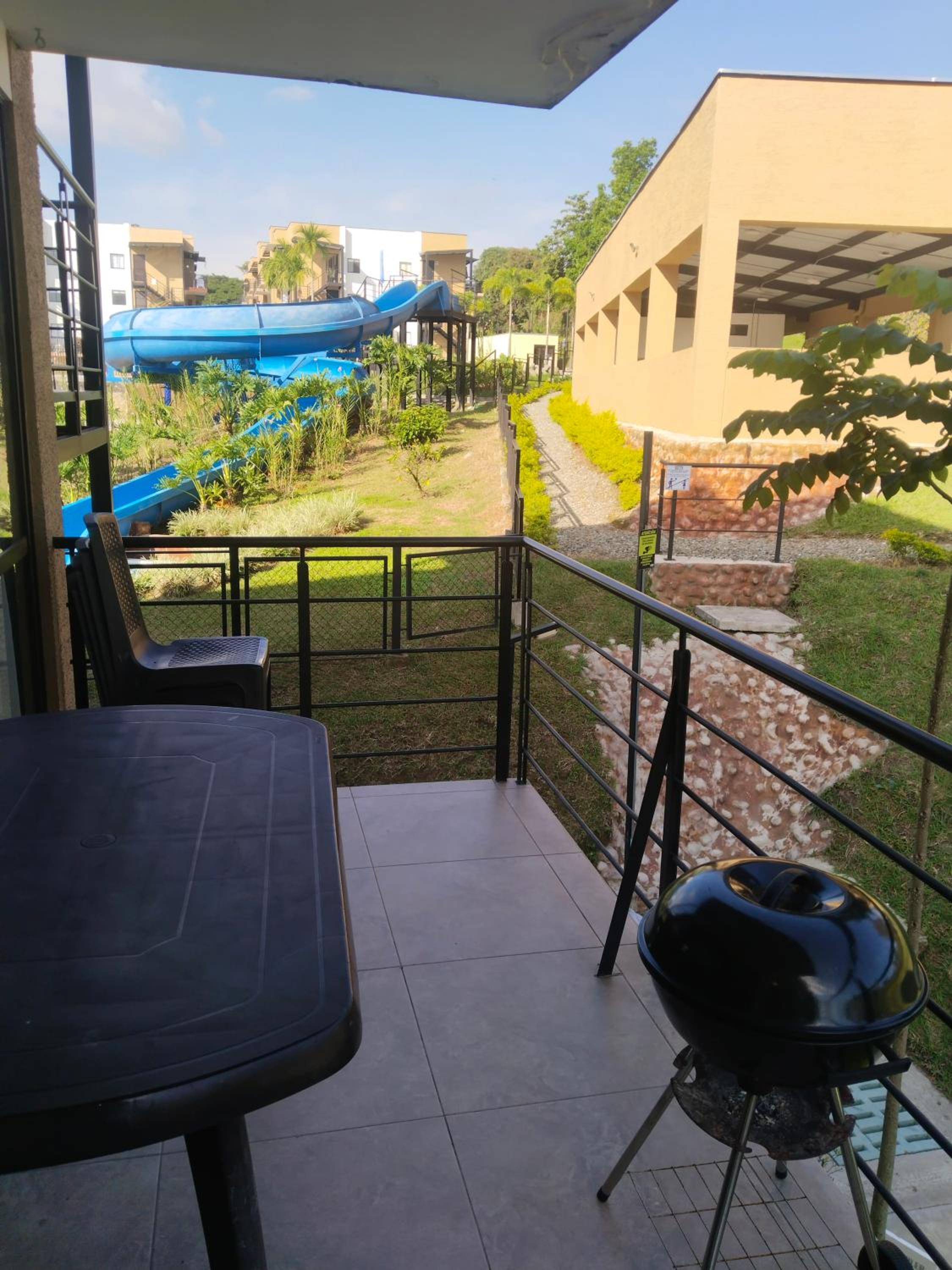Casa Campestre 3 Piscinas Tobogán y Zonas Verdes Cerca al Parque del Café
