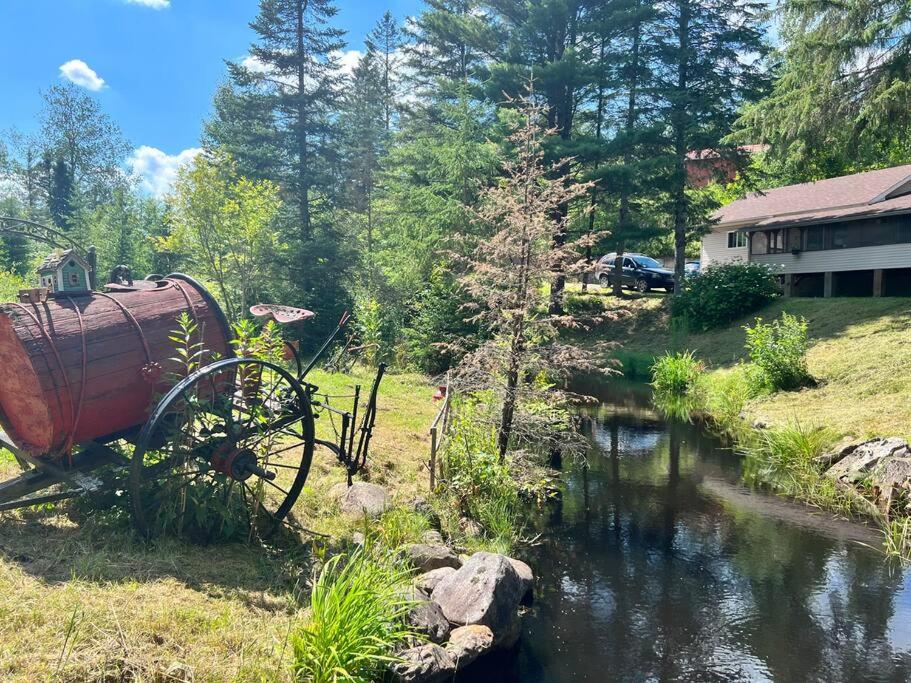 Chalet chaleureux avec spa près de Mont-Tremblant