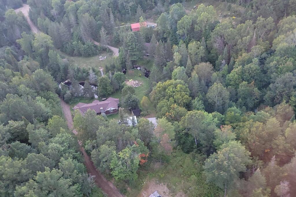 Chalet chaleureux avec spa près de Mont-Tremblant