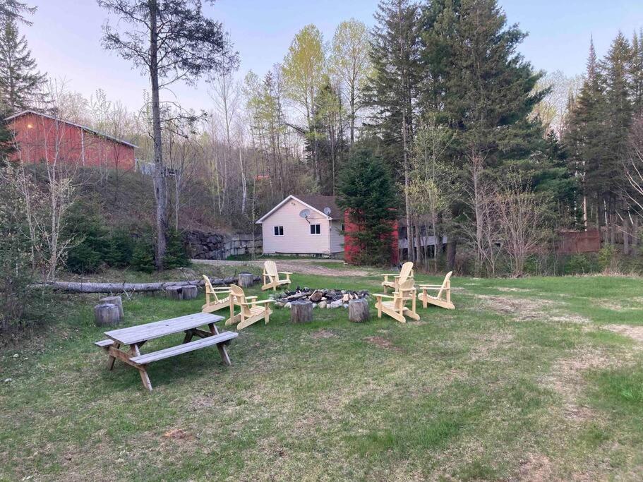 Chalet chaleureux avec spa près de Mont-Tremblant