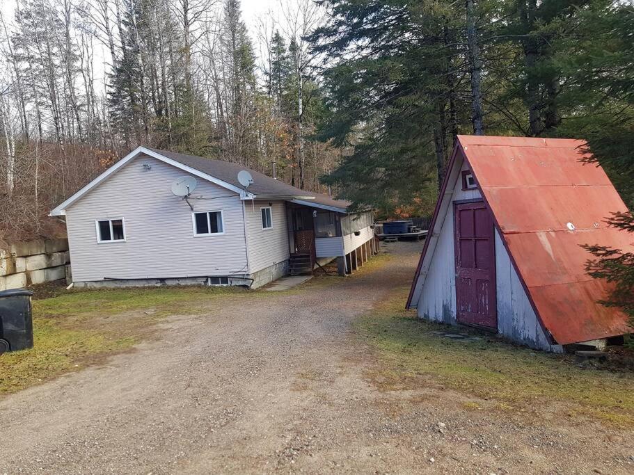 Chalet chaleureux avec spa près de Mont-Tremblant