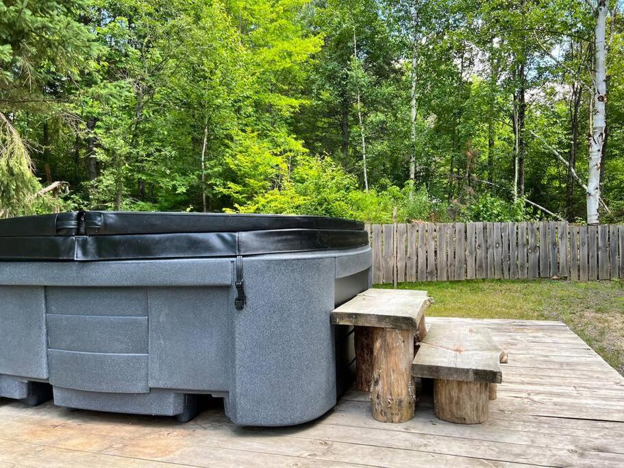 Chalet chaleureux avec spa près de Mont-Tremblant