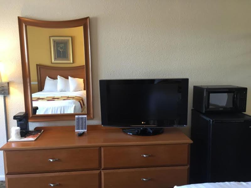 Budget Inn Sanford International Airport view 4