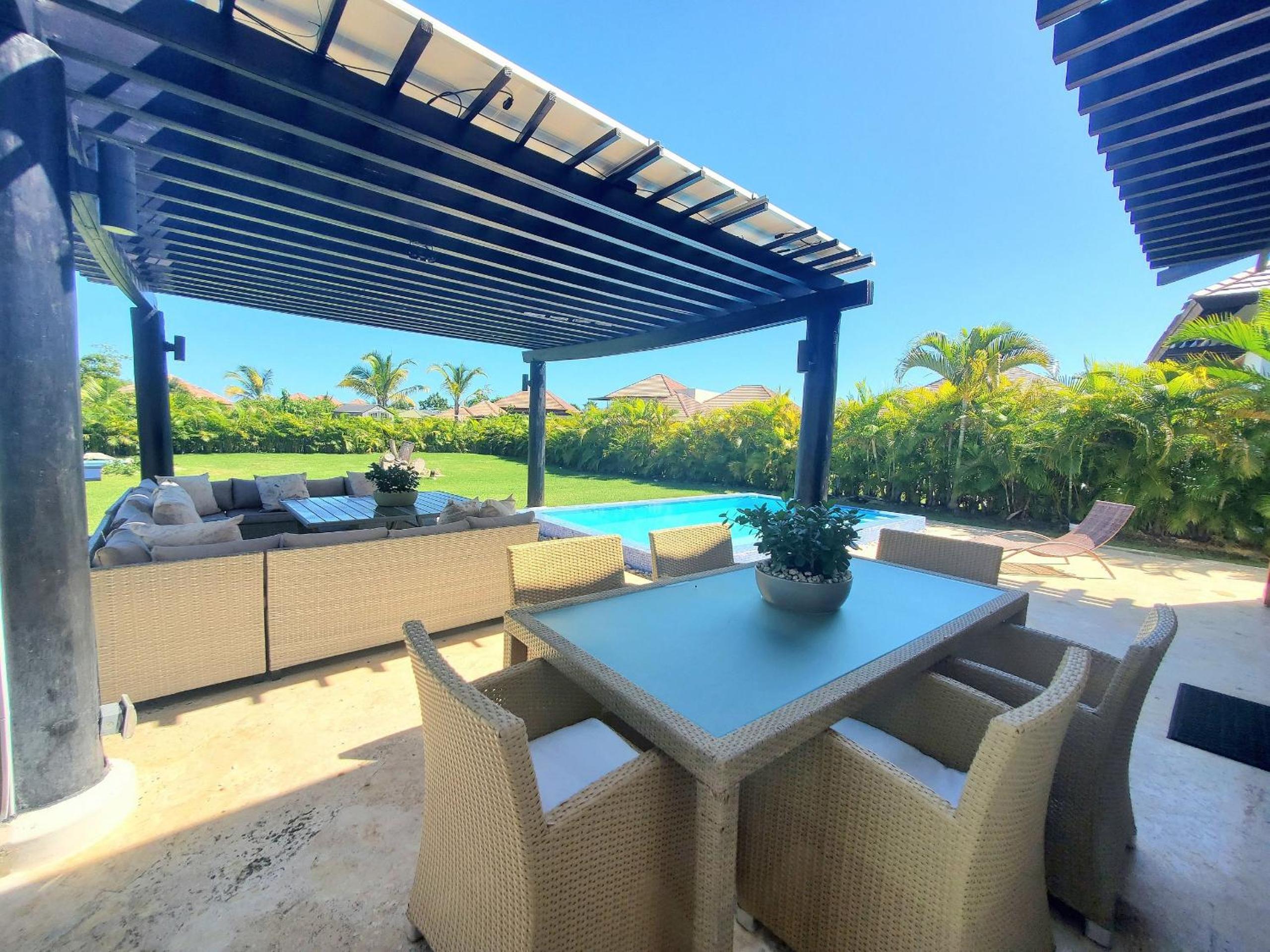 Spectacular Tropical 2 BDR Villa w/ private pool & BBQ view 2